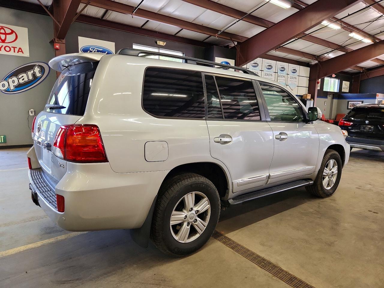 2015 Toyota Land Cruiser Base Серебряный vin: JTMHY7AJ4F4034763