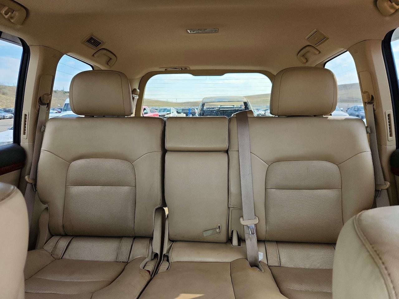 2014 Toyota Land Cruiser Base White vin: JTMHY7AJ5E4025679