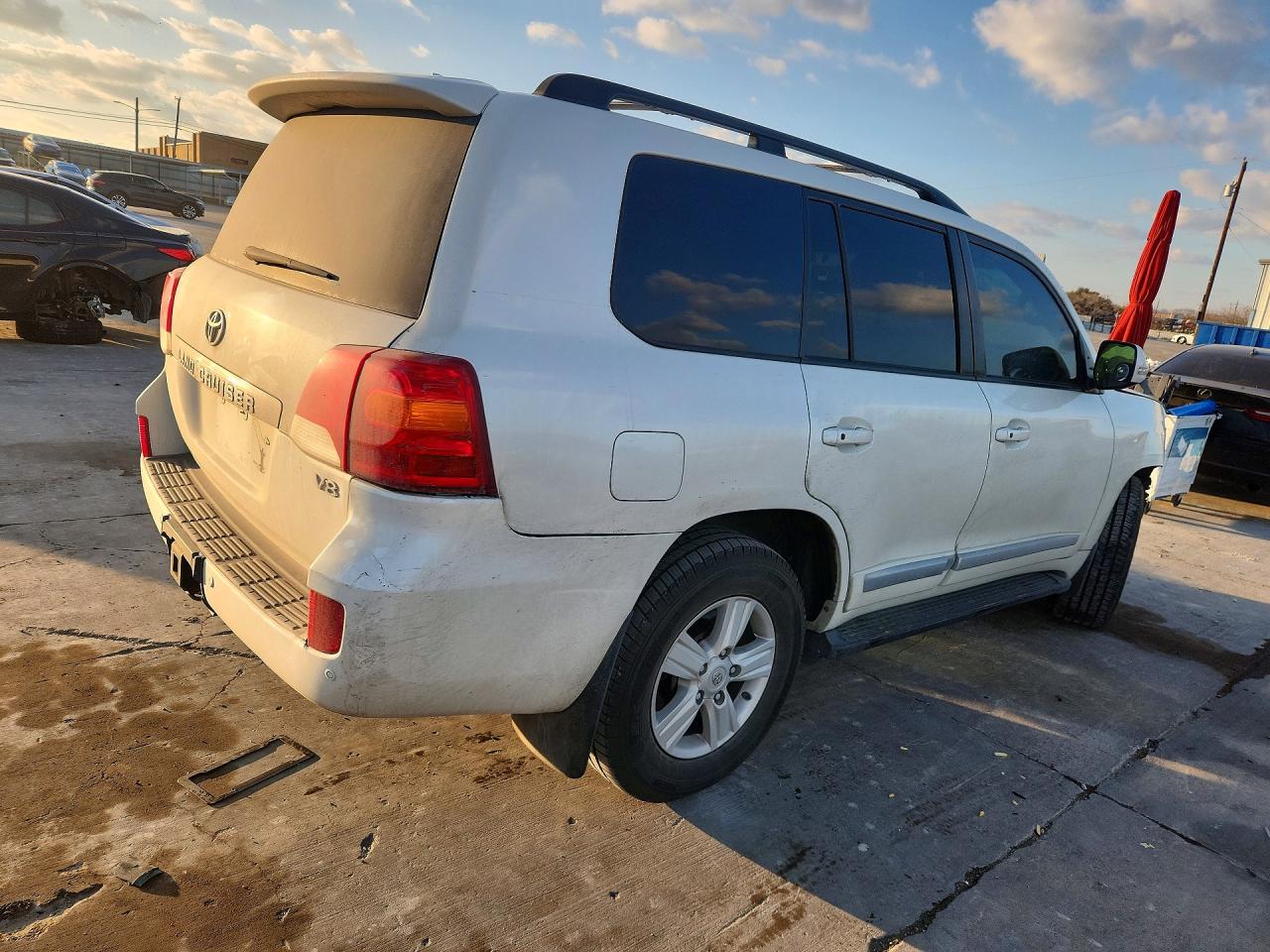 2015 Toyota Land Cruiser White vin: JTMHY7AJ5F4029412