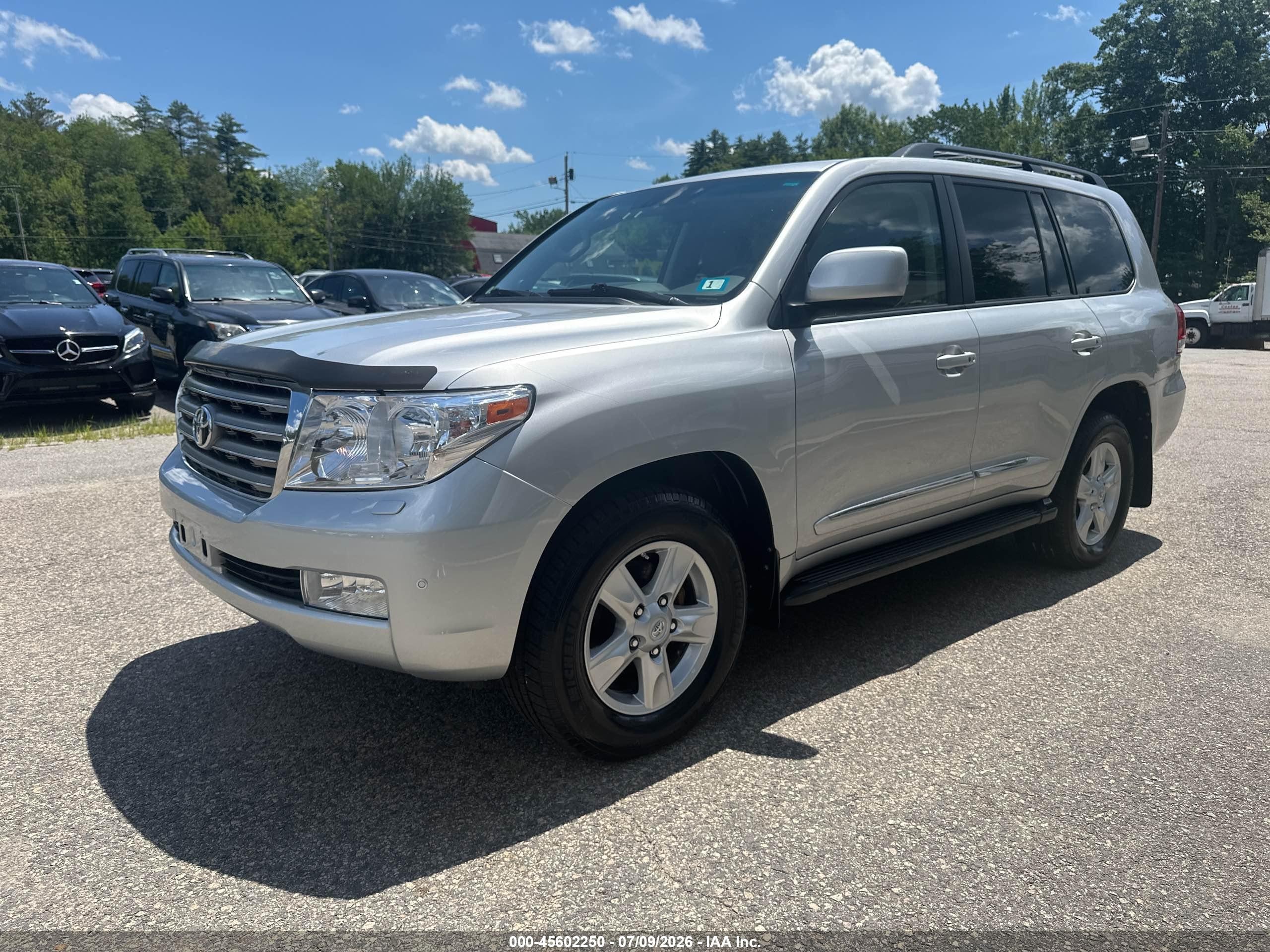 2011 Toyota Land Cruiser V8 Silver vin: JTMHY7AJ7B5012065