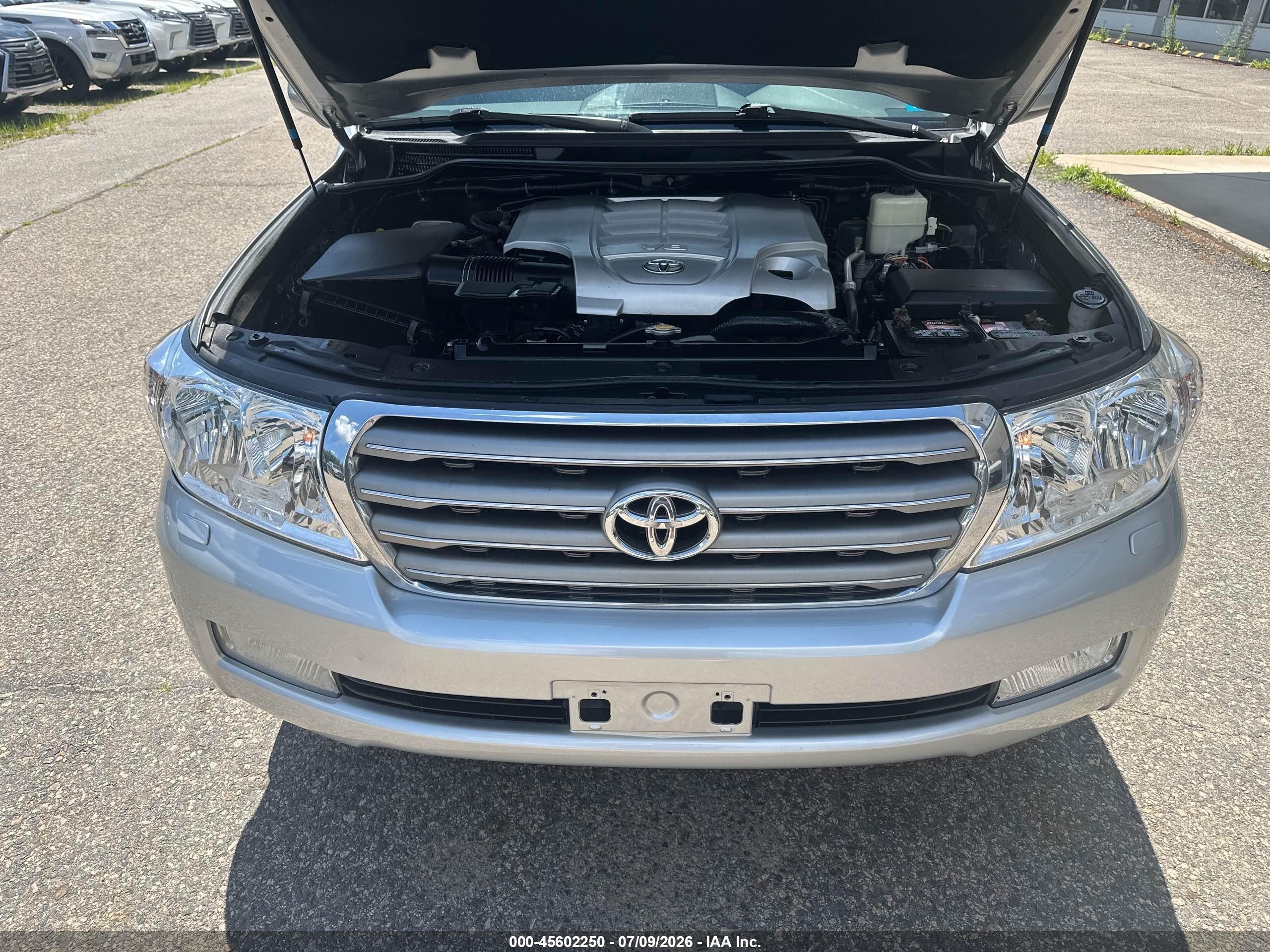 2011 Toyota Land Cruiser V8 Silver vin: JTMHY7AJ7B5012065