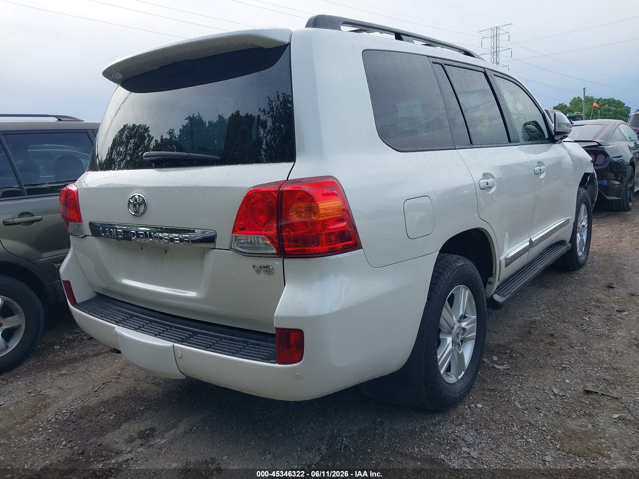 2015 Toyota Land Cruiser V8 White vin: JTMHY7AJ7F4032487