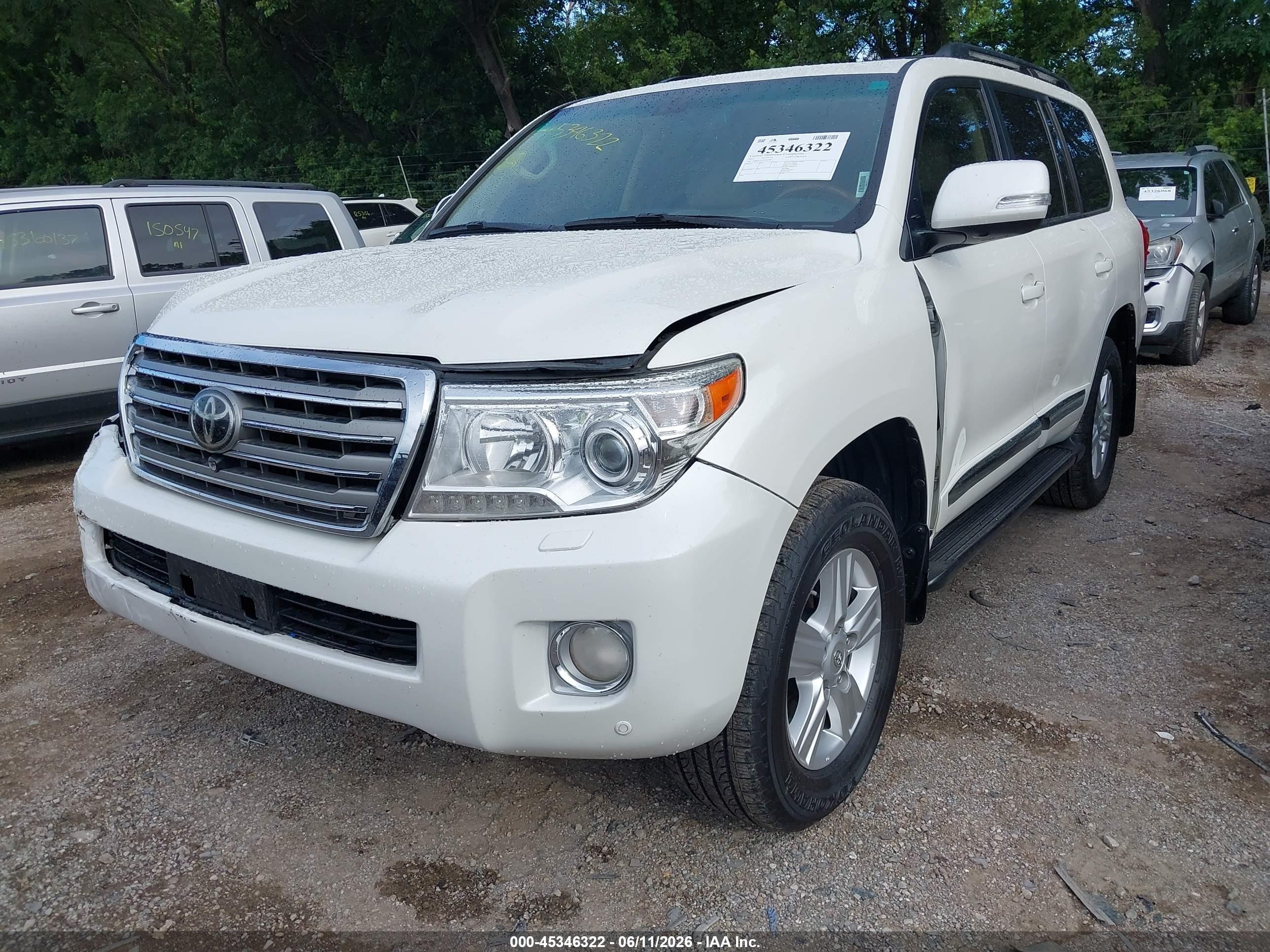 2015 Toyota Land Cruiser V8 White vin: JTMHY7AJ7F4032487