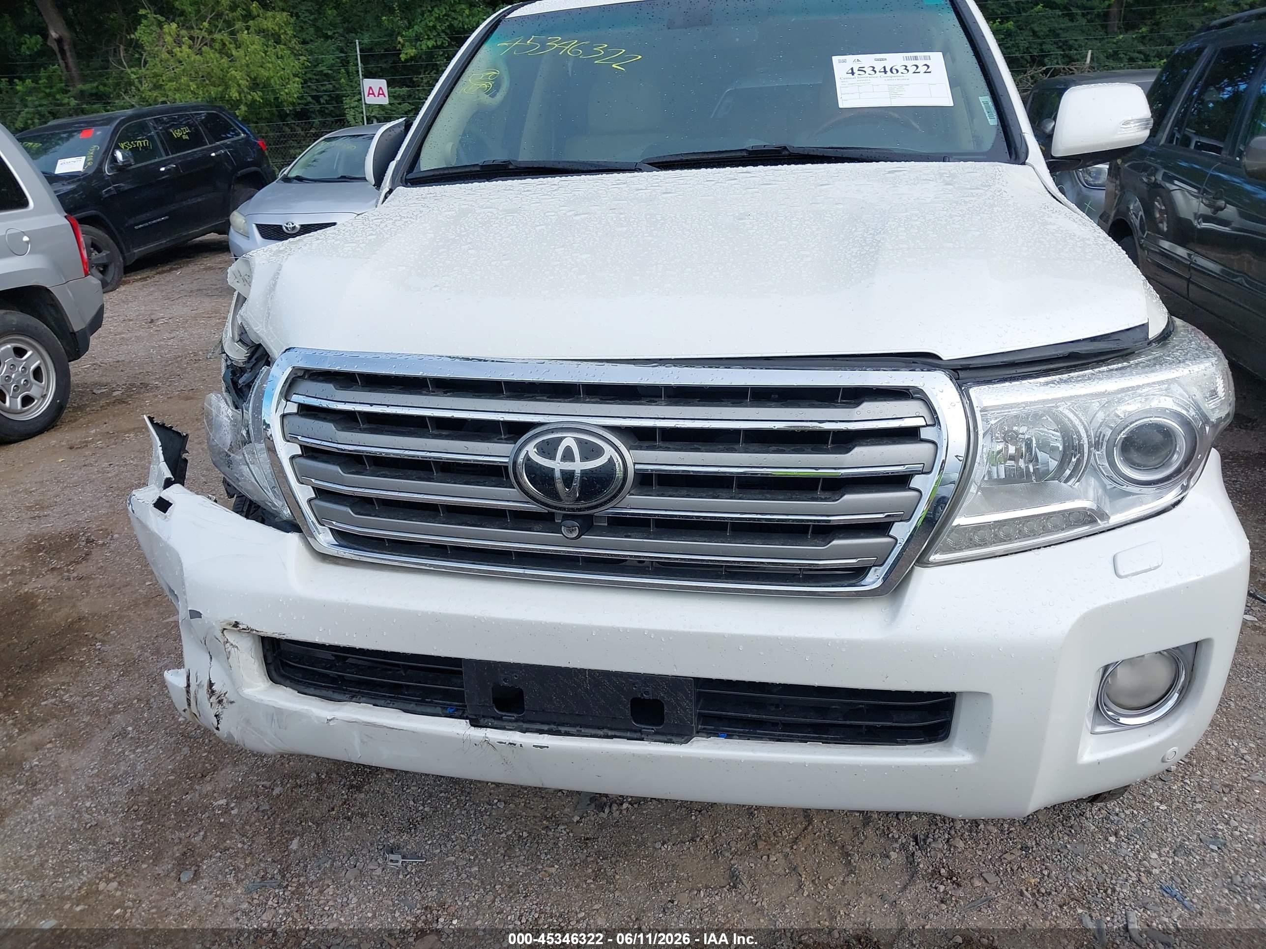 2015 Toyota Land Cruiser V8 White vin: JTMHY7AJ7F4032487