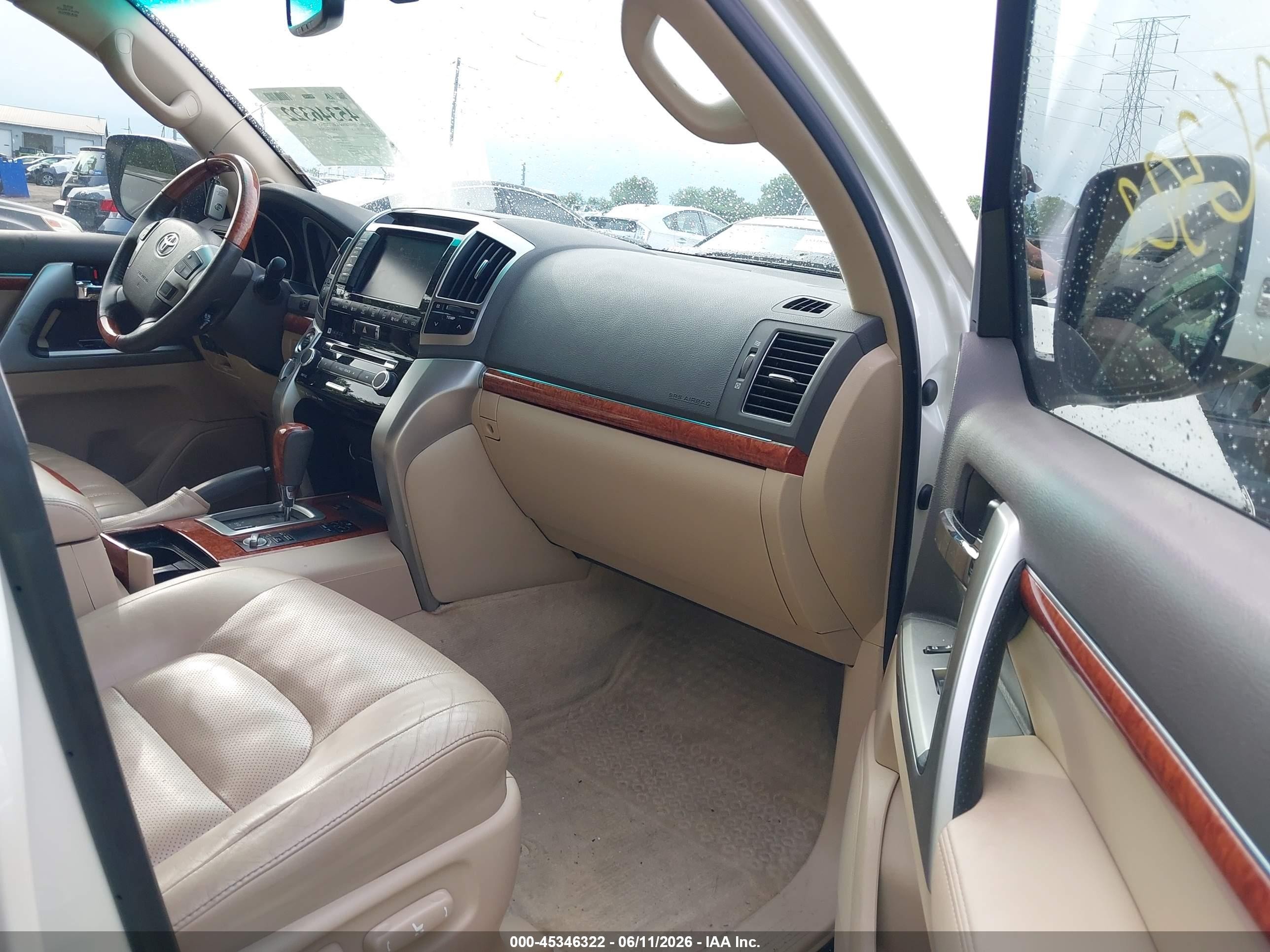 2015 Toyota Land Cruiser V8 White vin: JTMHY7AJ7F4032487