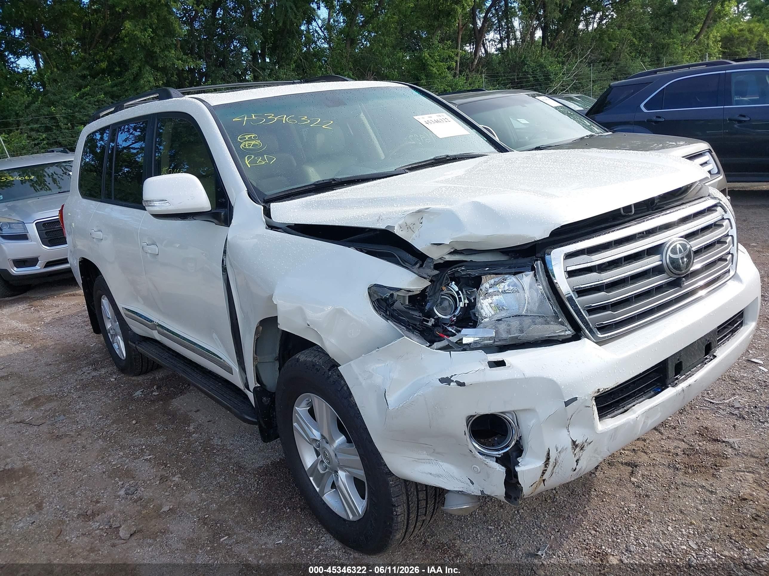 2015 Toyota Land Cruiser V8 White vin: JTMHY7AJ7F4032487