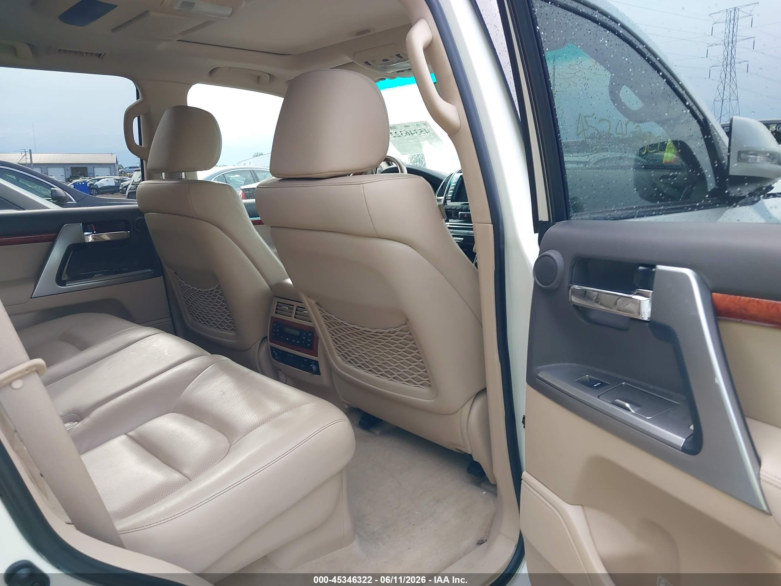 2015 Toyota Land Cruiser V8 White vin: JTMHY7AJ7F4032487