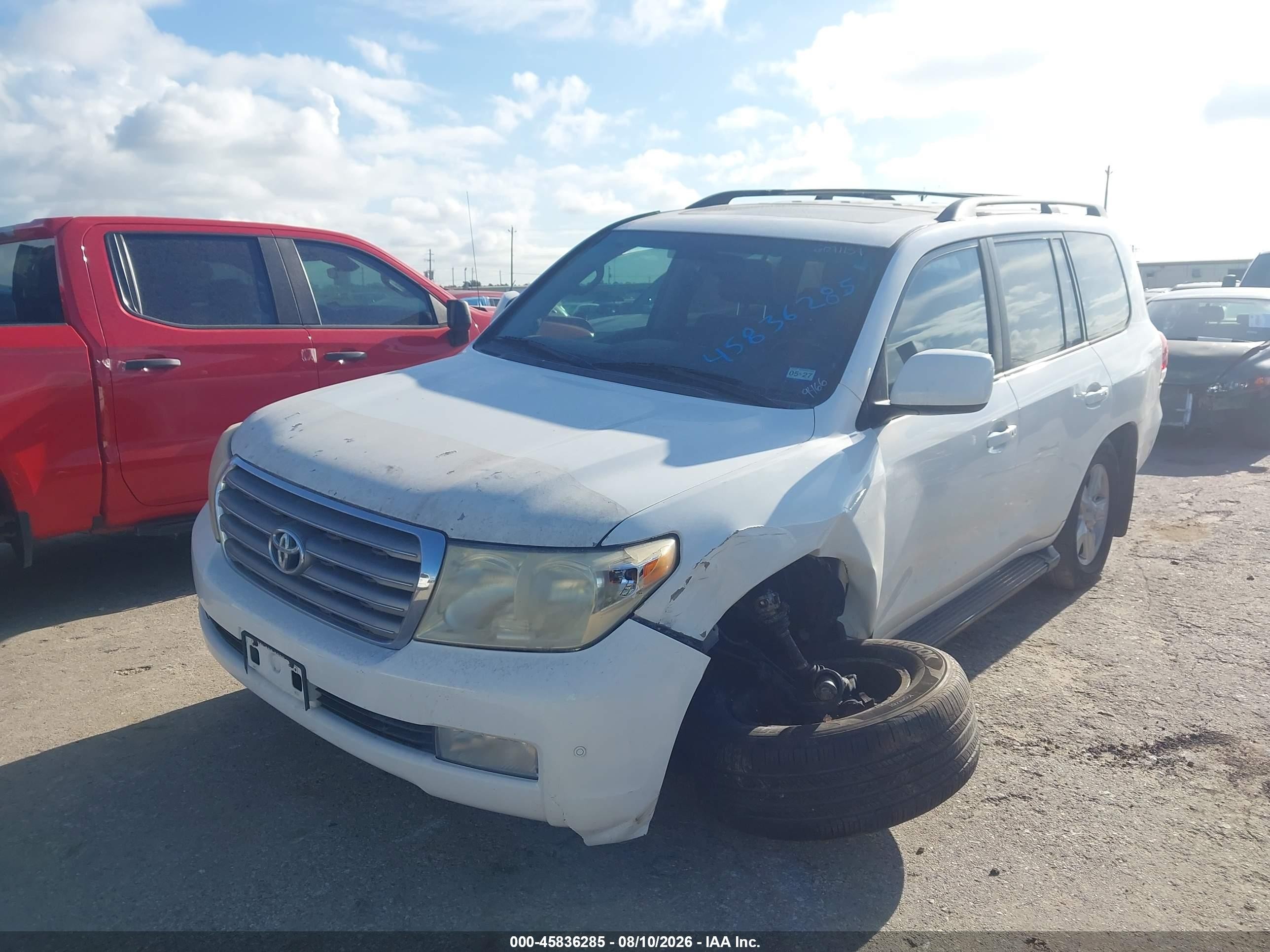 2011 Toyota Land Cruiser V8 White vin: JTMHY7AJXB5009466