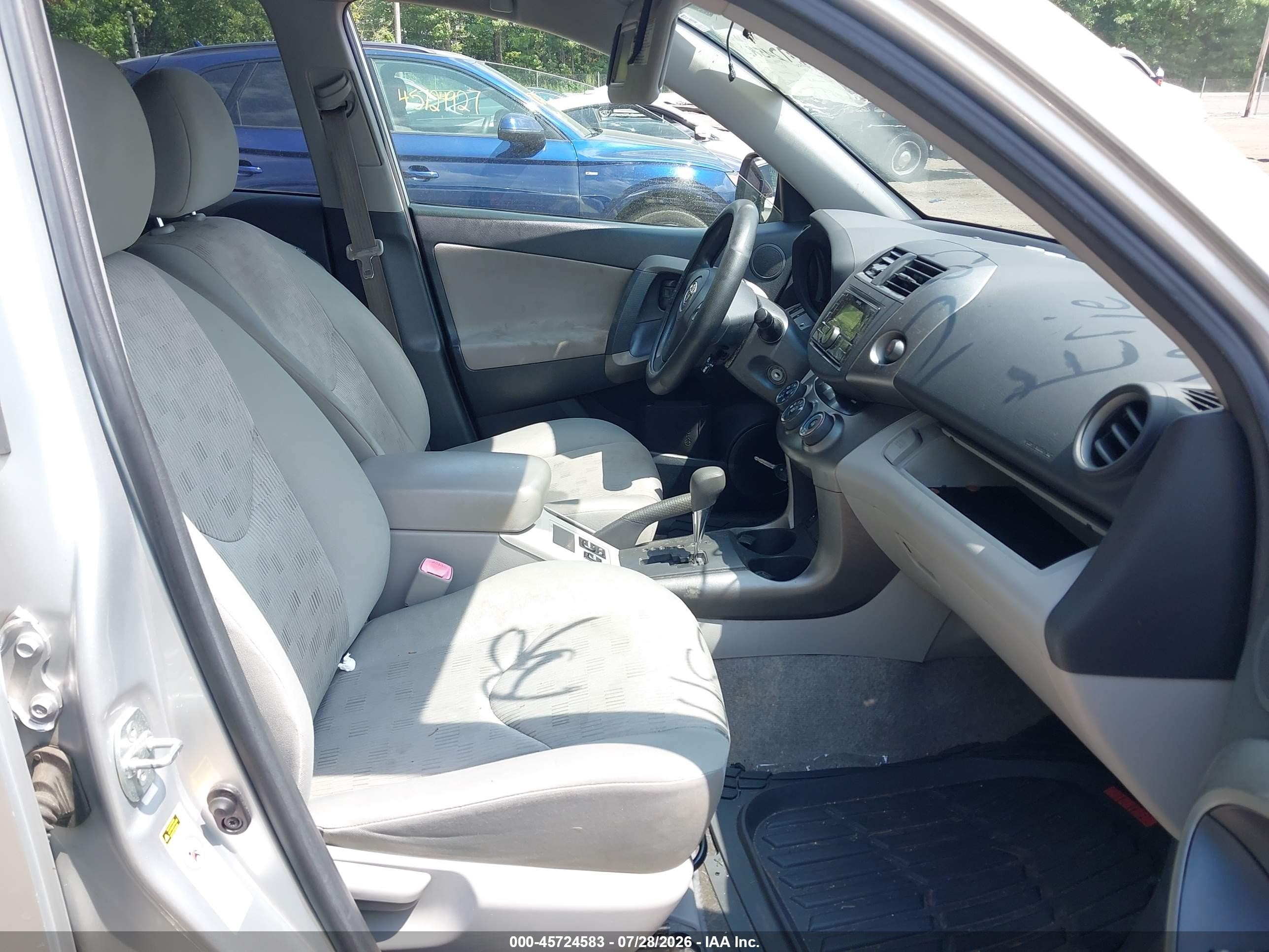 2010 Toyota Rav4   Silver vin: JTMJF4DVXA5022205