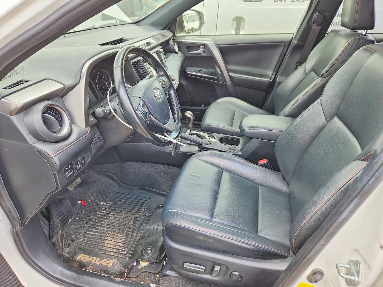 2017 Toyota Rav4 Se White vin: JTMJFREV2HD211457