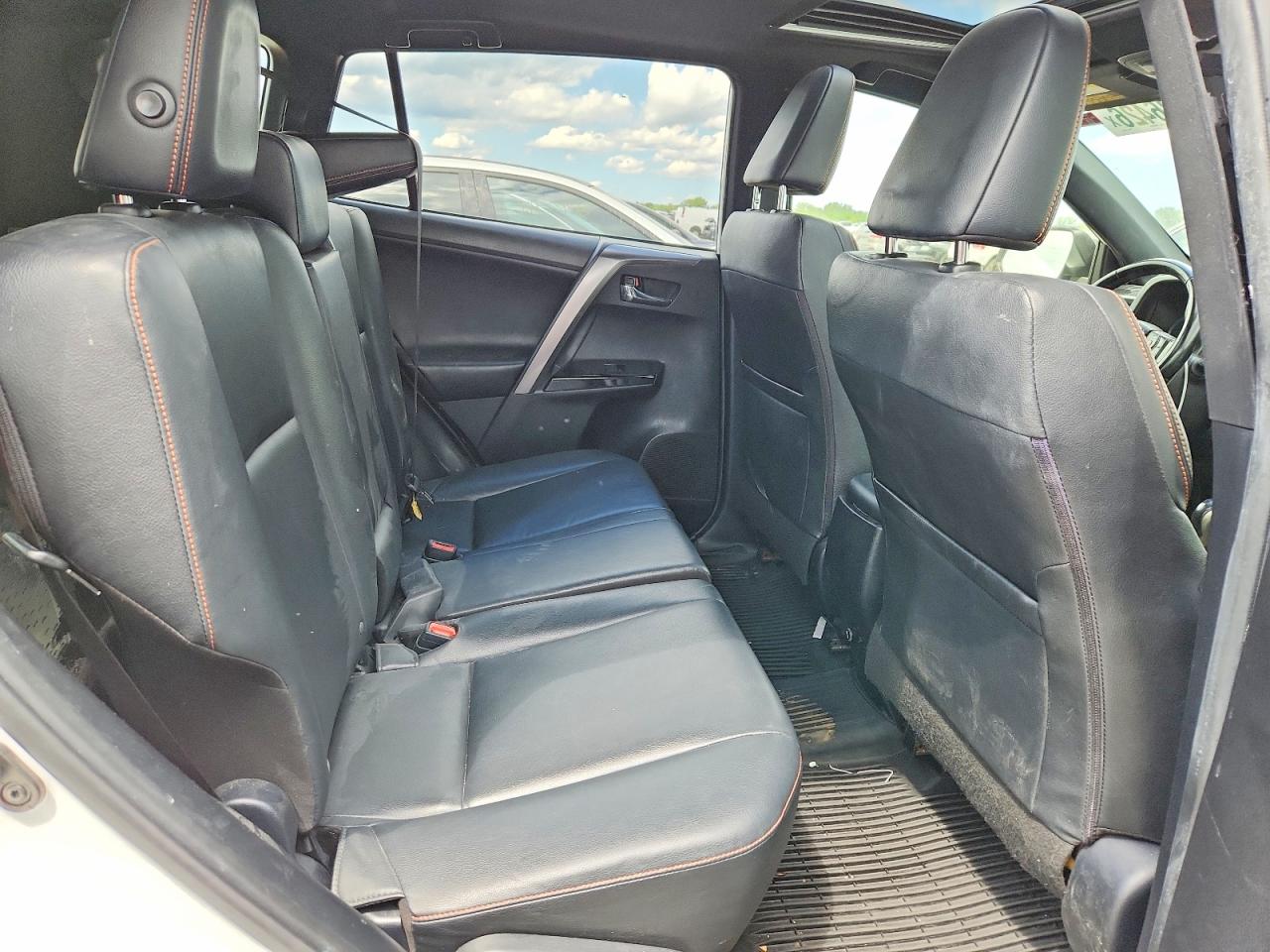 2017 Toyota Rav4 Se White vin: JTMJFREV2HD211457