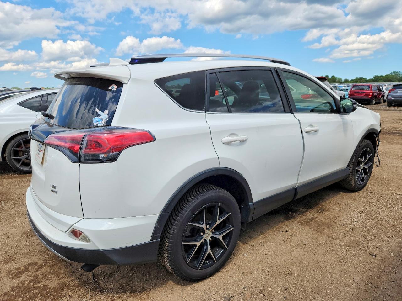 2017 Toyota Rav4 Se White vin: JTMJFREV2HD211457