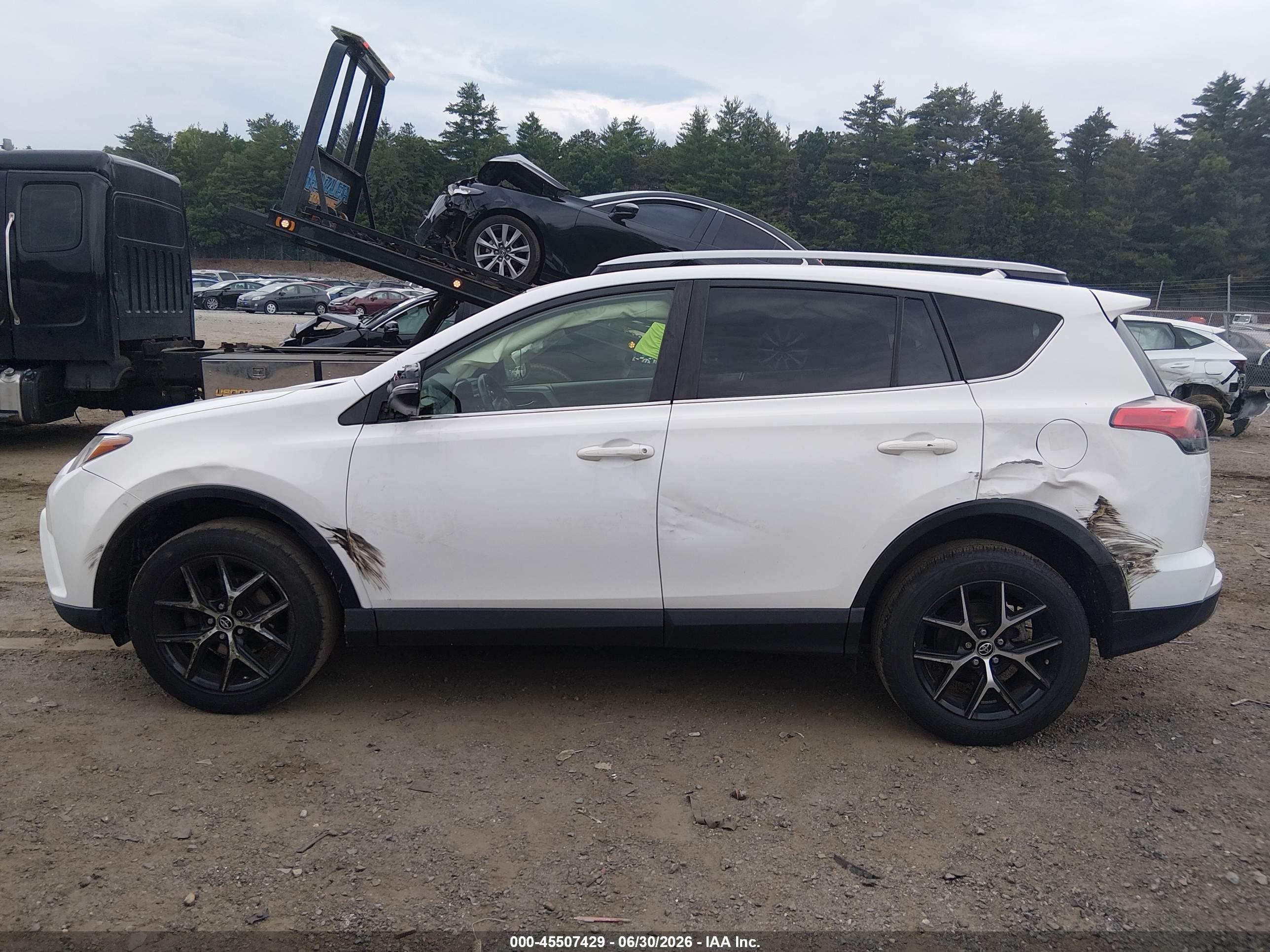 2017 Toyota Rav4 Se White vin: JTMJFREV5HD211744