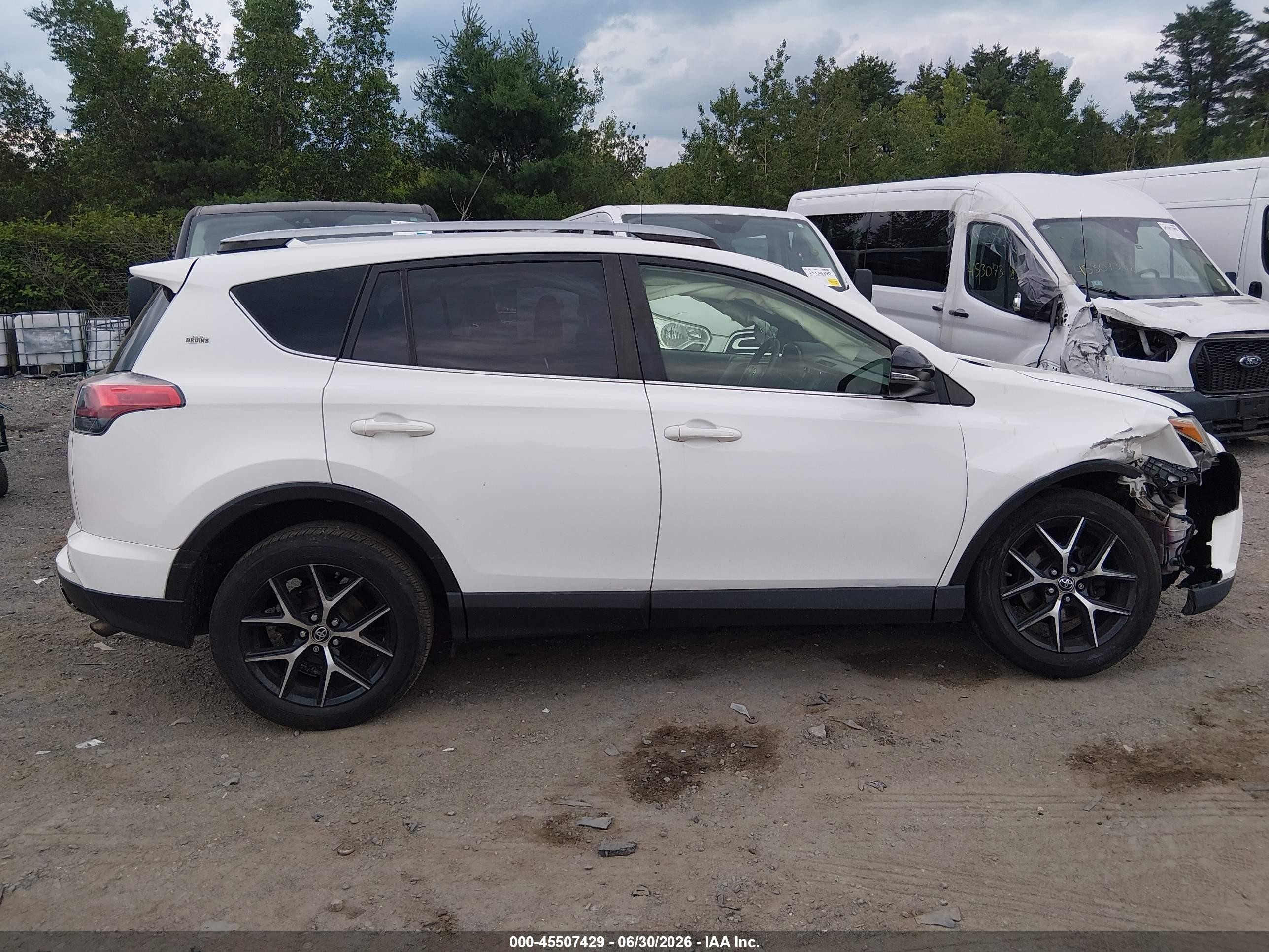2017 Toyota Rav4 Se White vin: JTMJFREV5HD211744