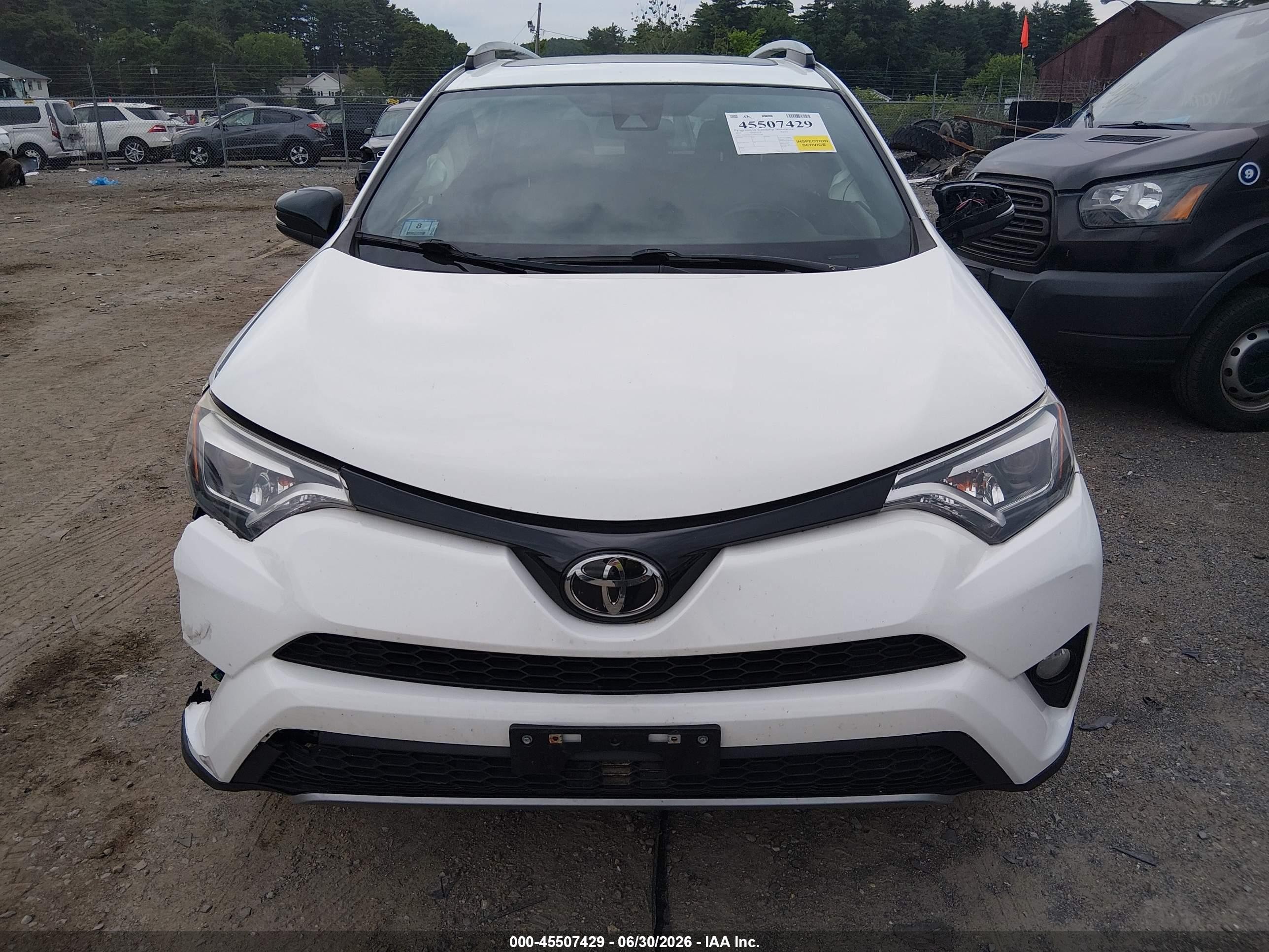 2017 Toyota Rav4 Se White vin: JTMJFREV5HD211744