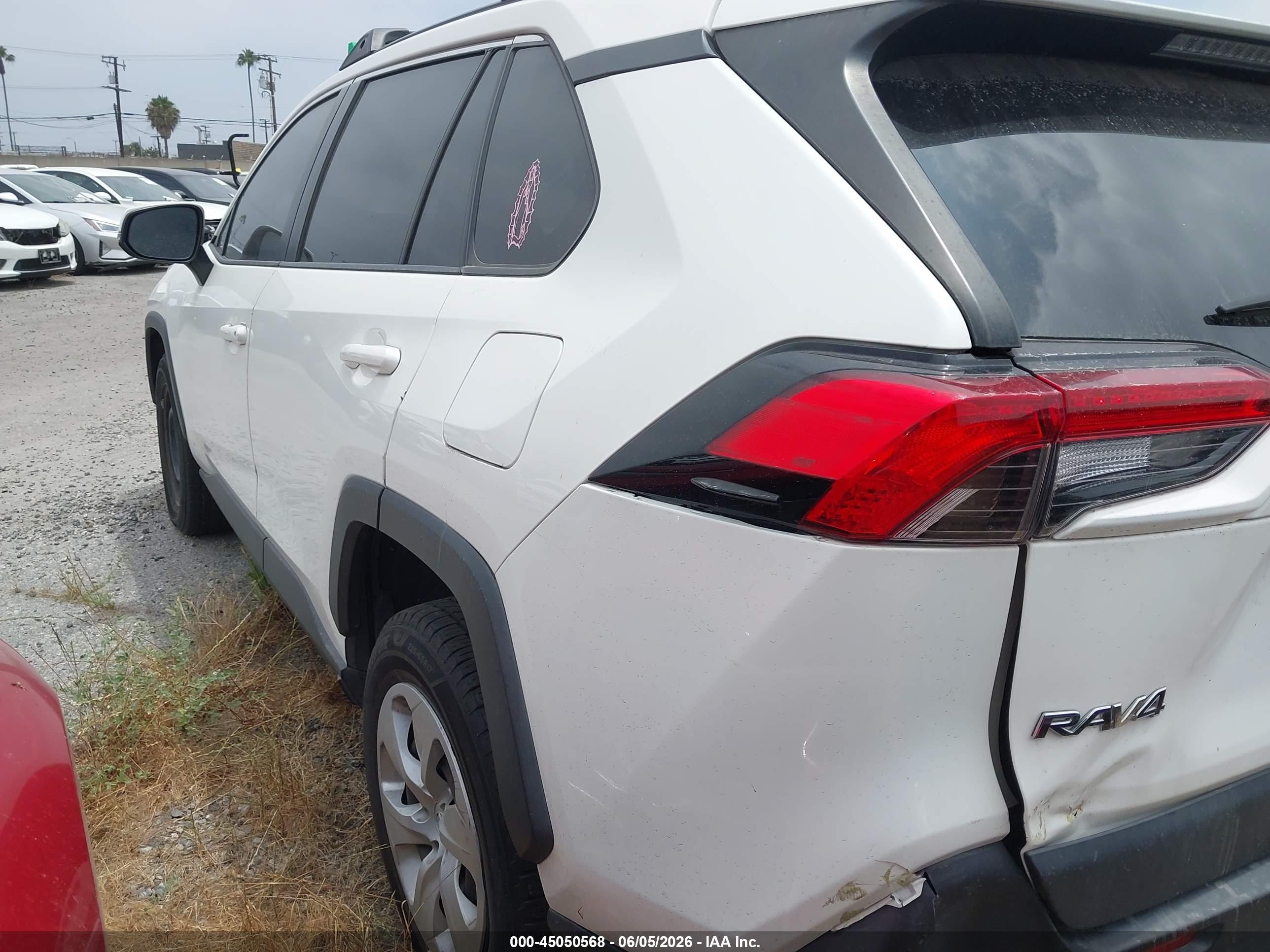 2019 Toyota Rav4 Le White vin: JTMK1RFV3KD501876