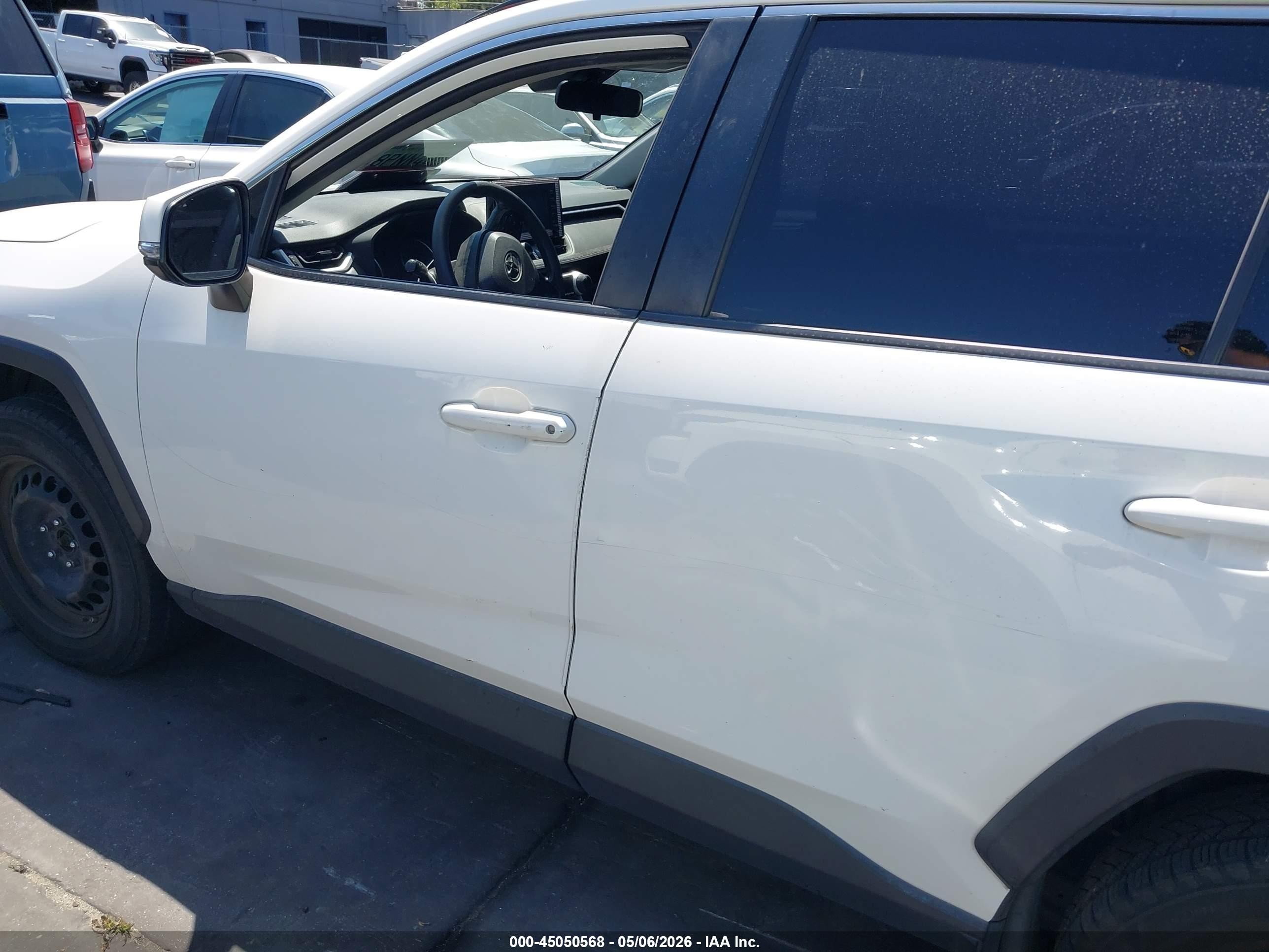 2019 Toyota Rav4 Le White vin: JTMK1RFV3KD501876