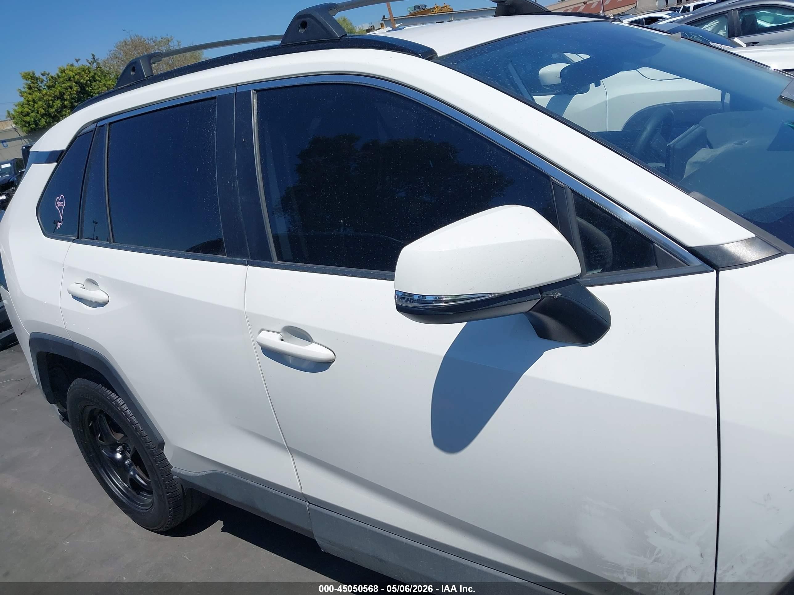2019 Toyota Rav4 Le White vin: JTMK1RFV3KD501876