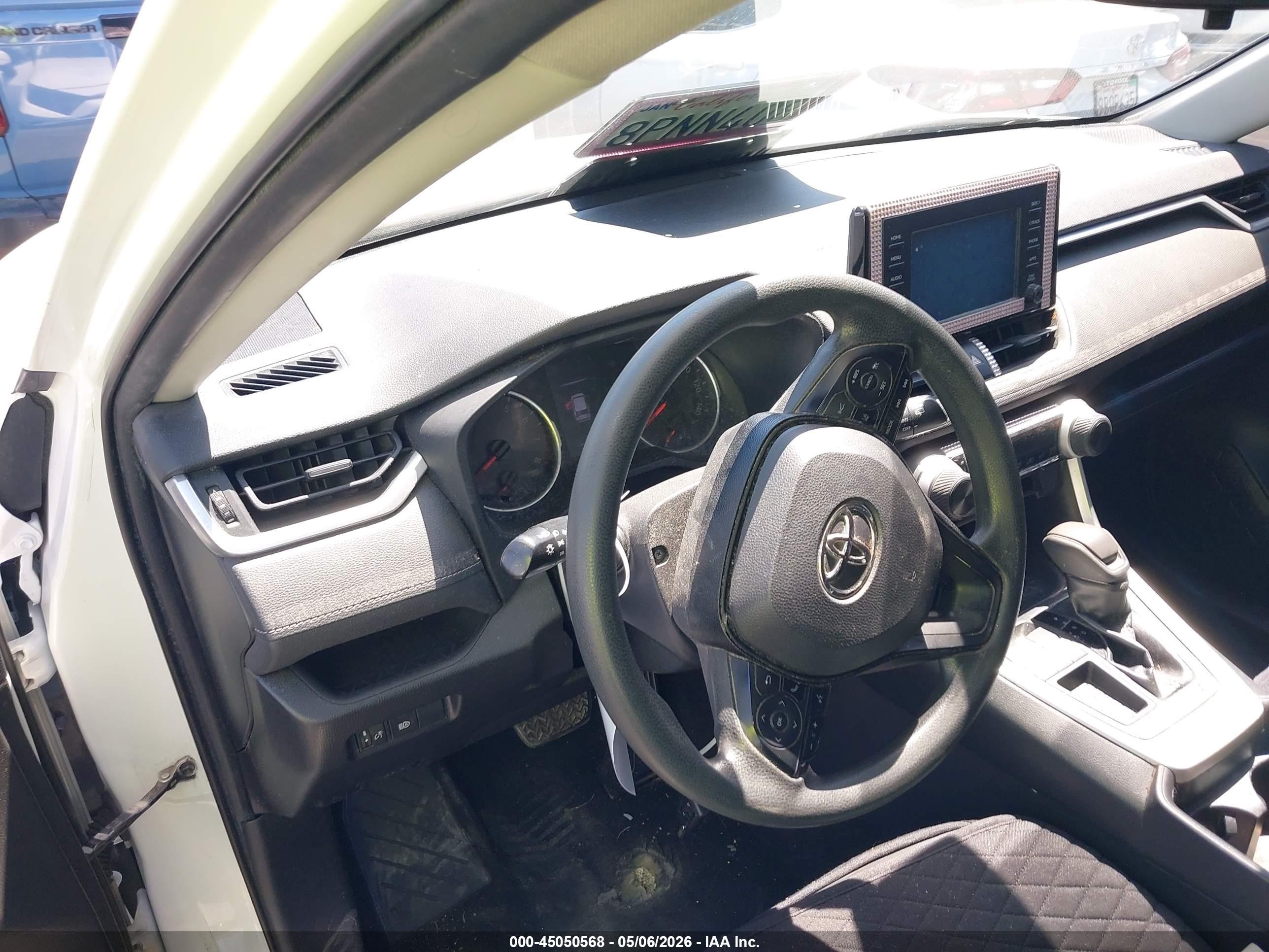 2019 Toyota Rav4 Le White vin: JTMK1RFV3KD501876
