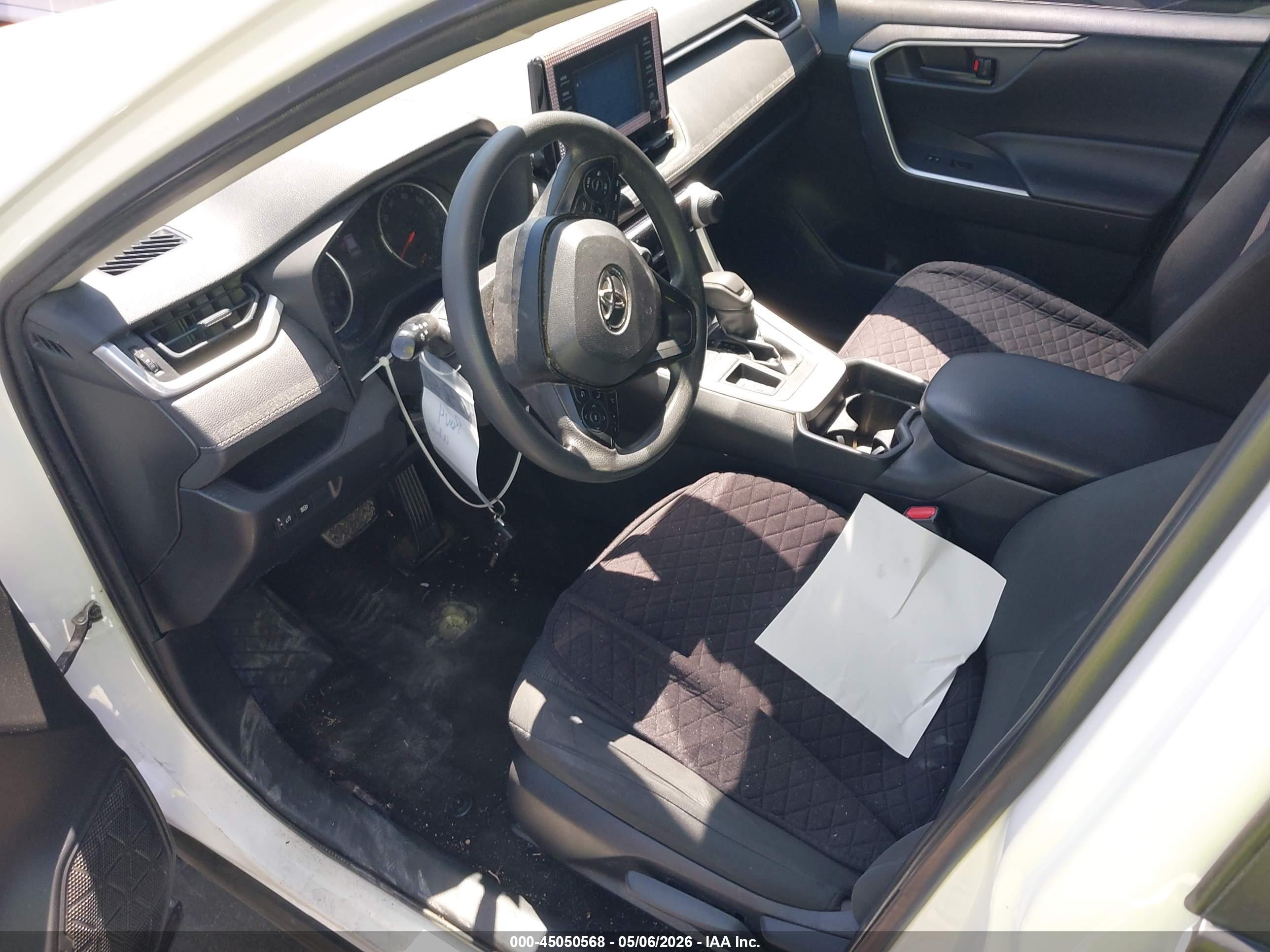 2019 Toyota Rav4 Le White vin: JTMK1RFV3KD501876