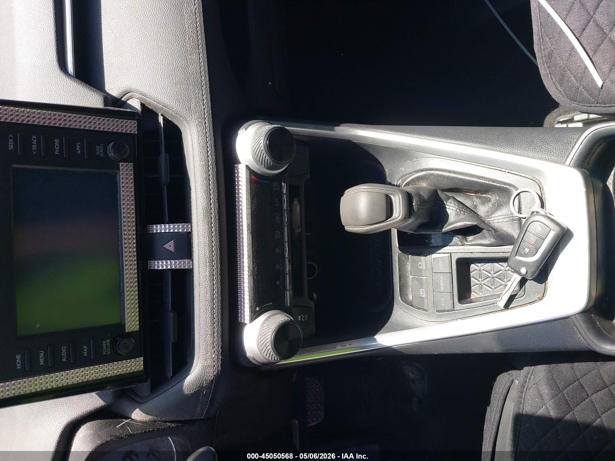2019 Toyota Rav4 Le White vin: JTMK1RFV3KD501876