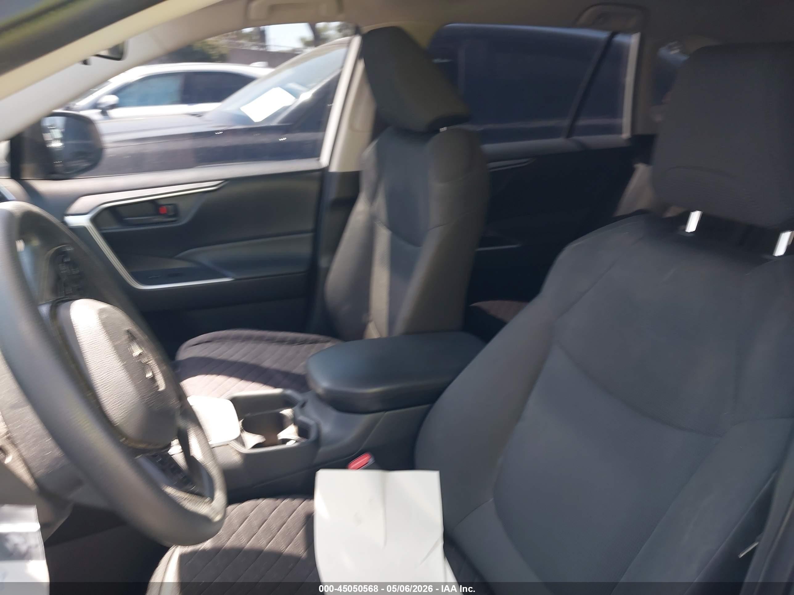 2019 Toyota Rav4 Le White vin: JTMK1RFV3KD501876