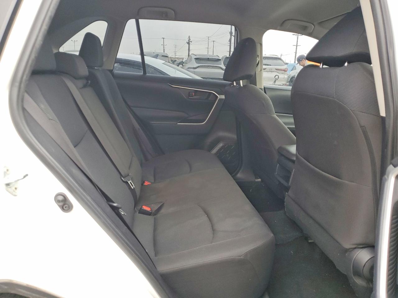 2019 Toyota Rav4 Le White vin: JTMK1RFV3KD501876