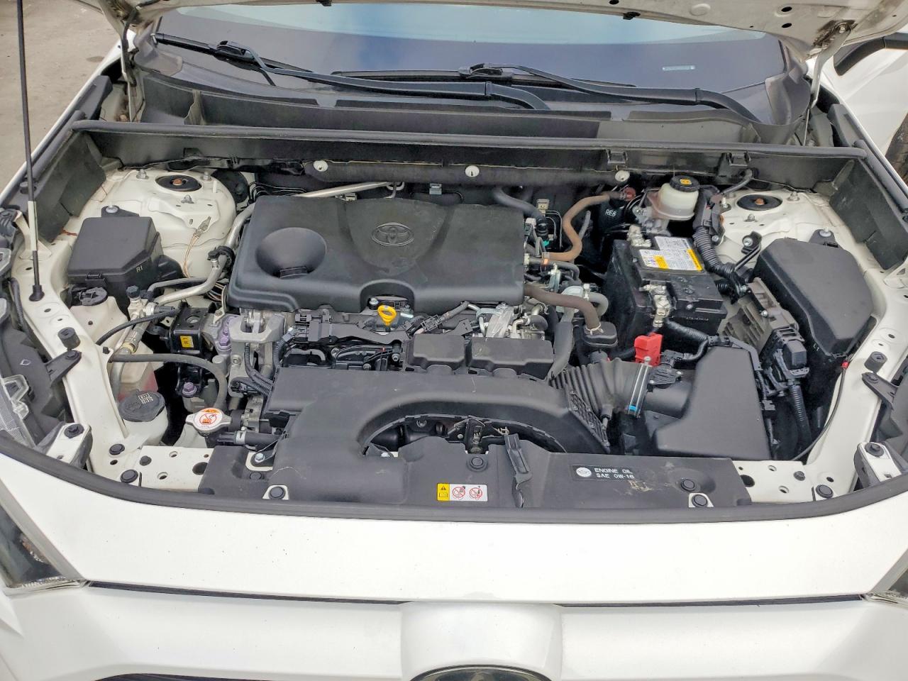 2019 Toyota Rav4 Le White vin: JTMK1RFV3KD501876