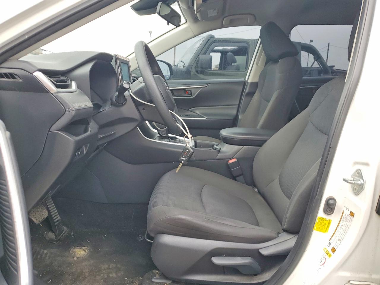2019 Toyota Rav4 Le White vin: JTMK1RFV3KD501876