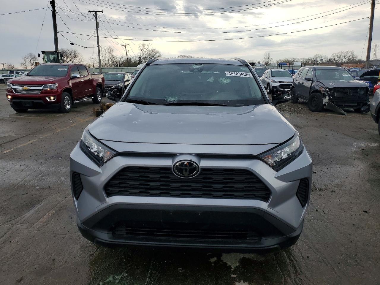 2020 Toyota Rav4 Le Silver vin: JTMK1RFV8LD060876