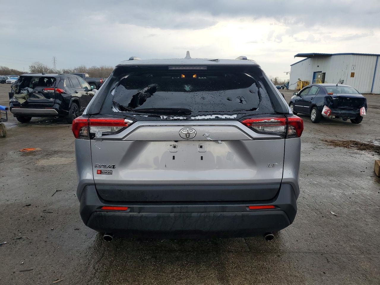 2020 Toyota Rav4 Le Silver vin: JTMK1RFV8LD060876
