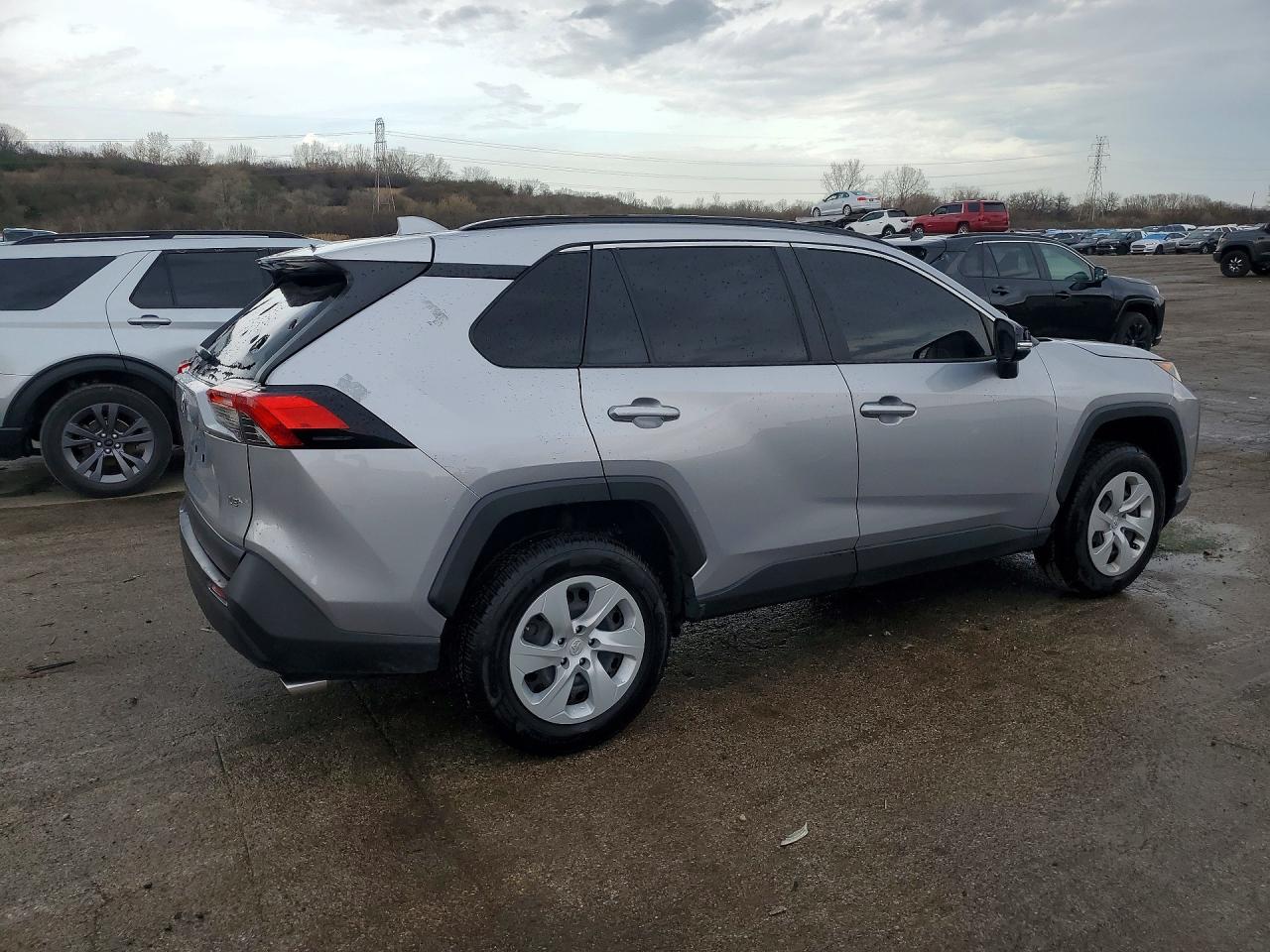 2020 Toyota Rav4 Le Silver vin: JTMK1RFV8LD060876
