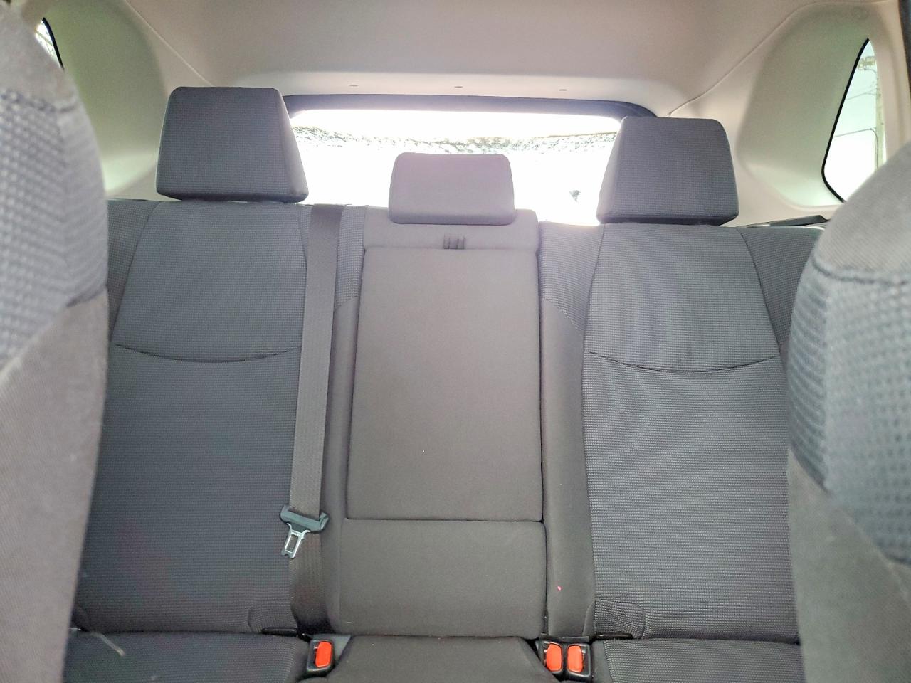 2020 Toyota Rav4 Le Silver vin: JTMK1RFV8LD060876