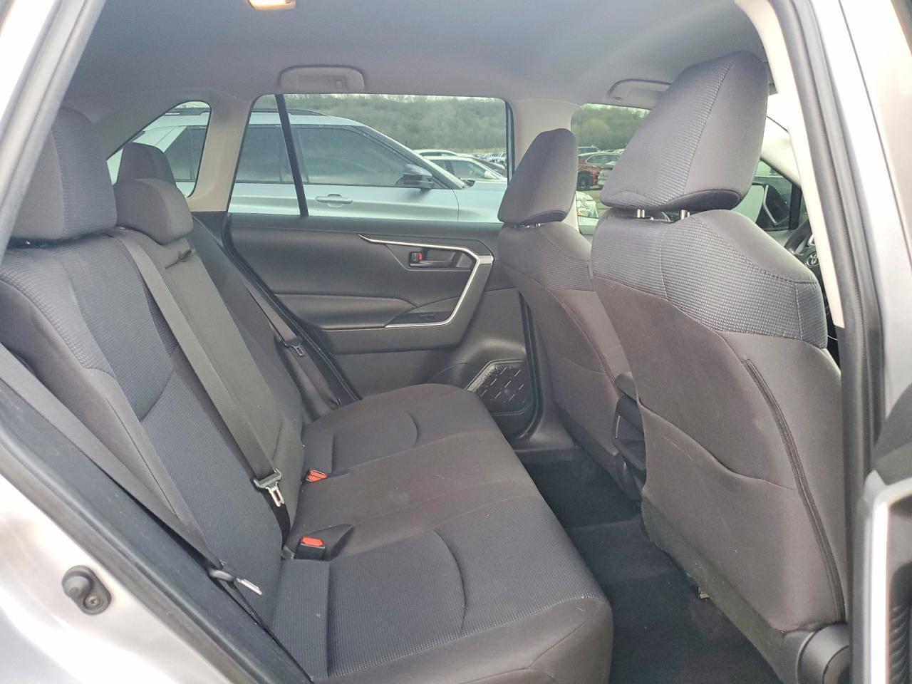 2020 Toyota Rav4 Le Silver vin: JTMK1RFV8LD060876