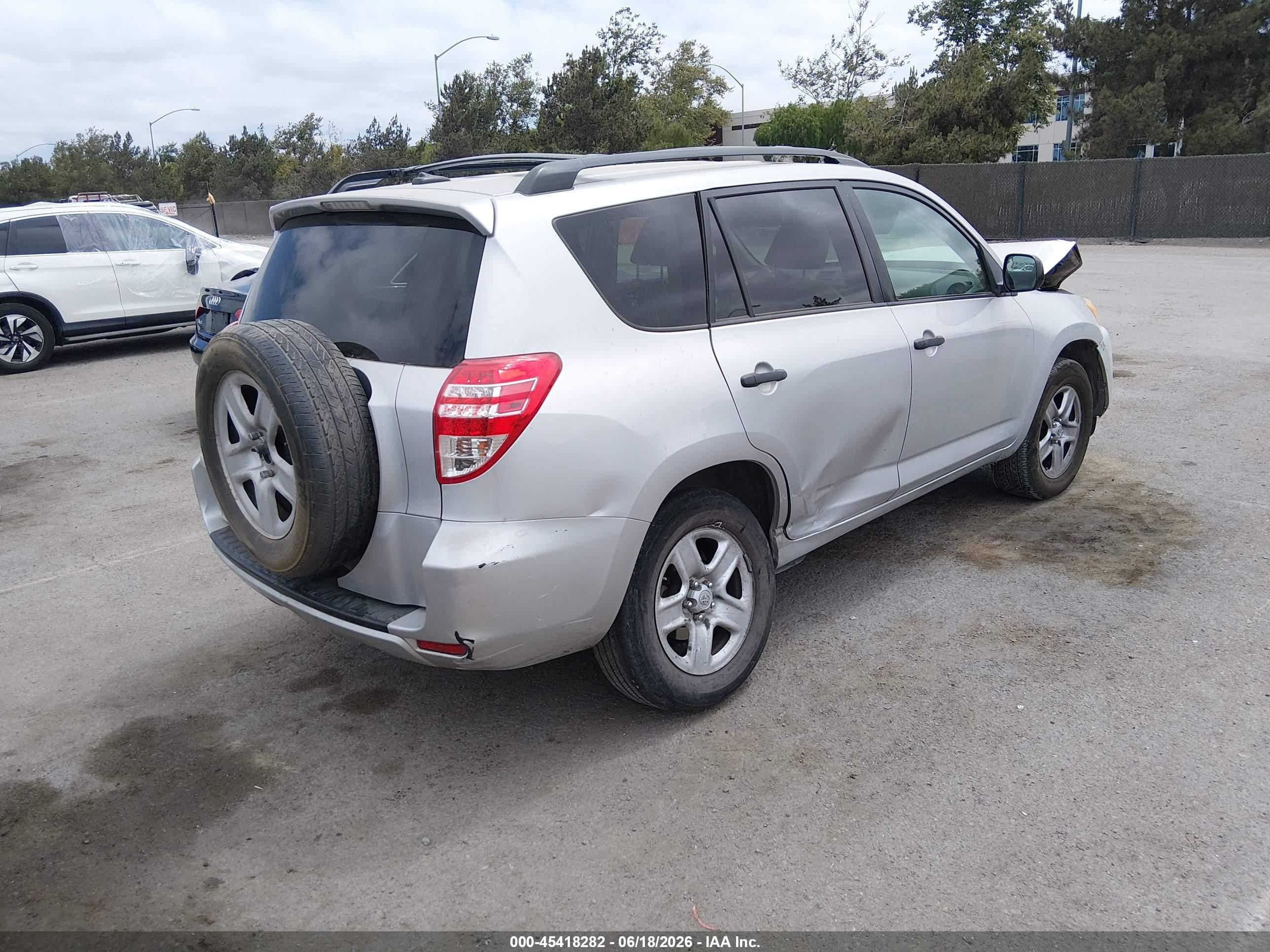 2010 Toyota Rav4   Silver vin: JTMKF4DV1A5031153