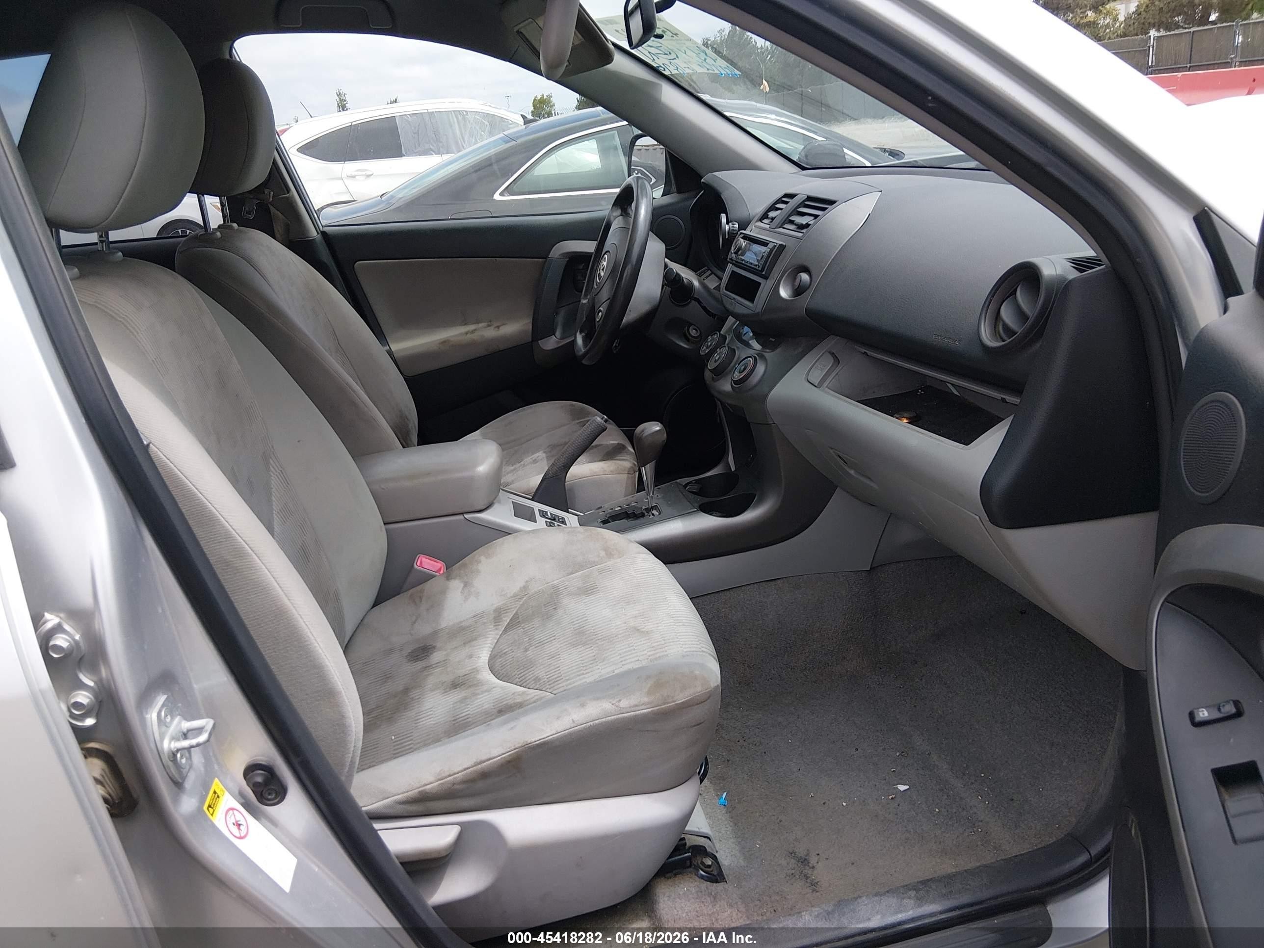 2010 Toyota Rav4   Silver vin: JTMKF4DV1A5031153