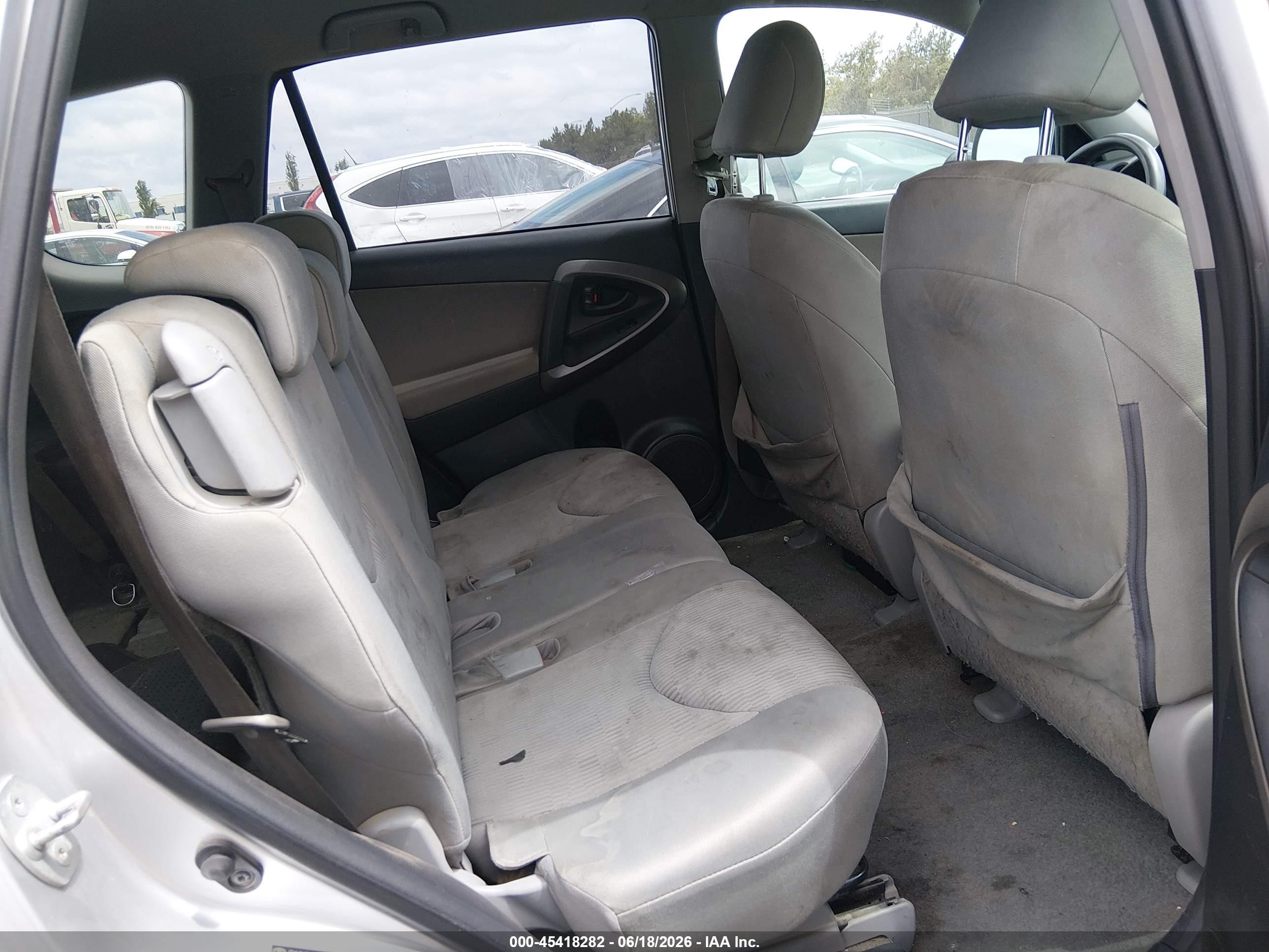 2010 Toyota Rav4   Silver vin: JTMKF4DV1A5031153