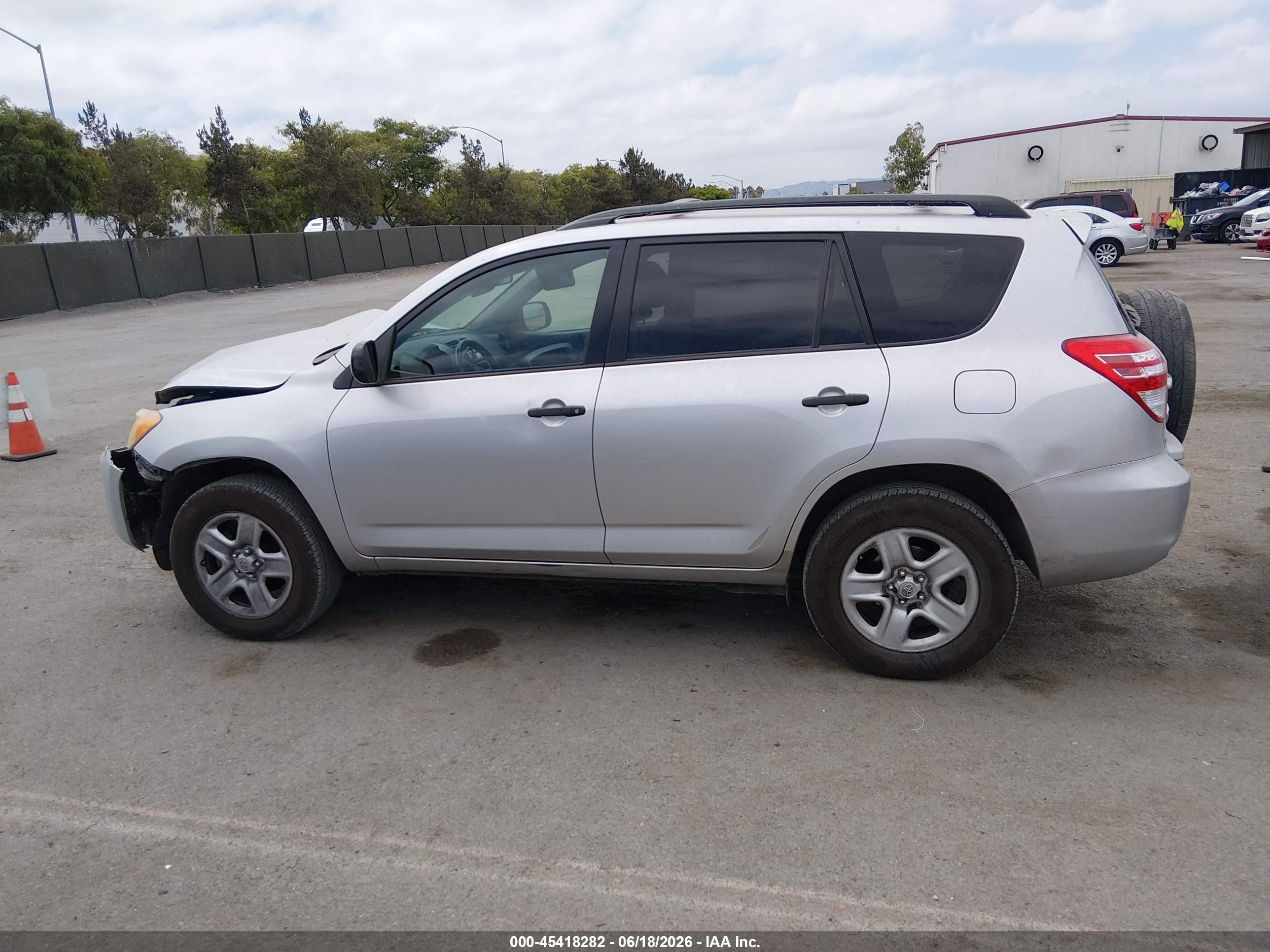 2010 Toyota Rav4   Silver vin: JTMKF4DV1A5031153