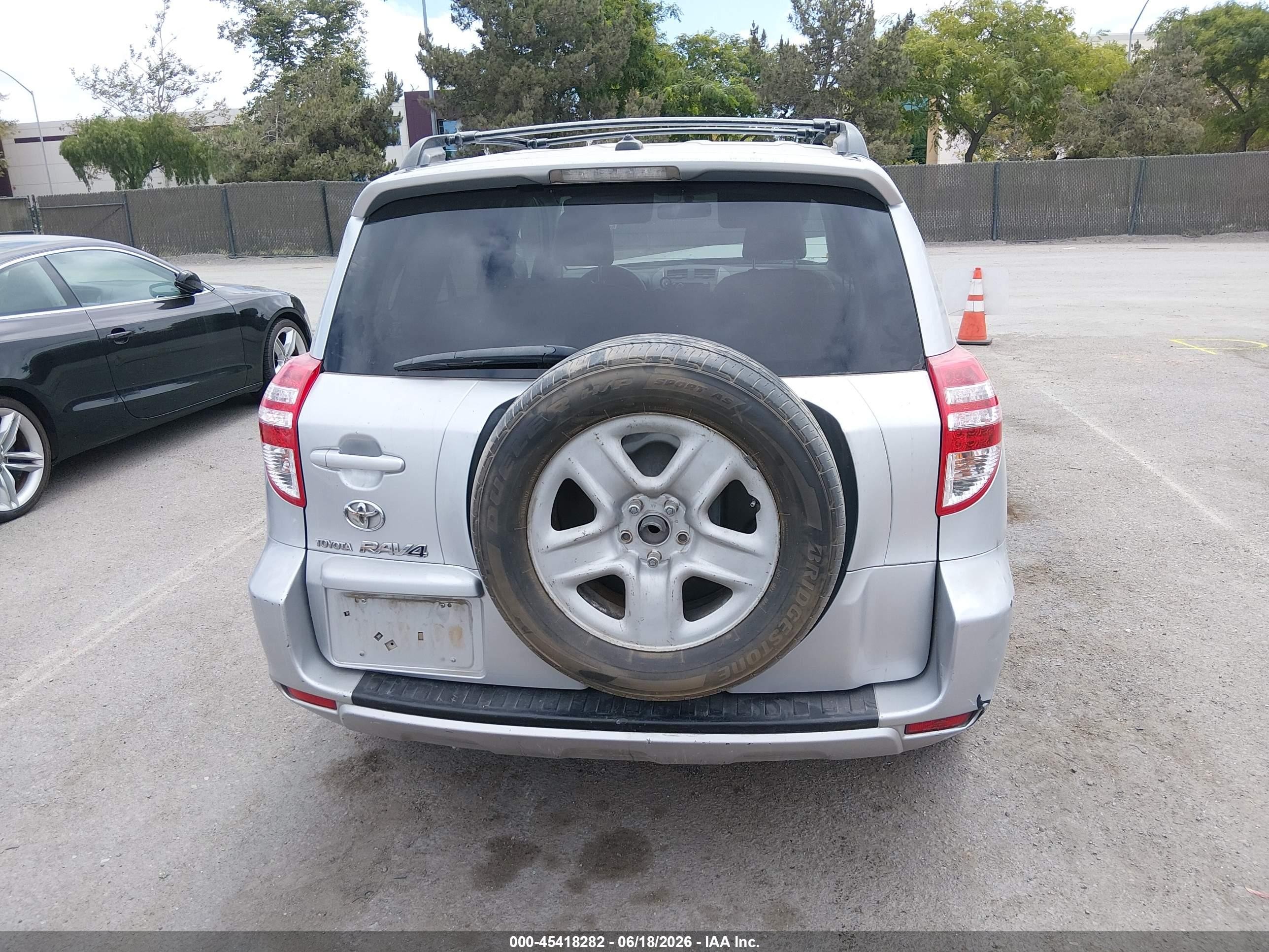 2010 Toyota Rav4   Silver vin: JTMKF4DV1A5031153
