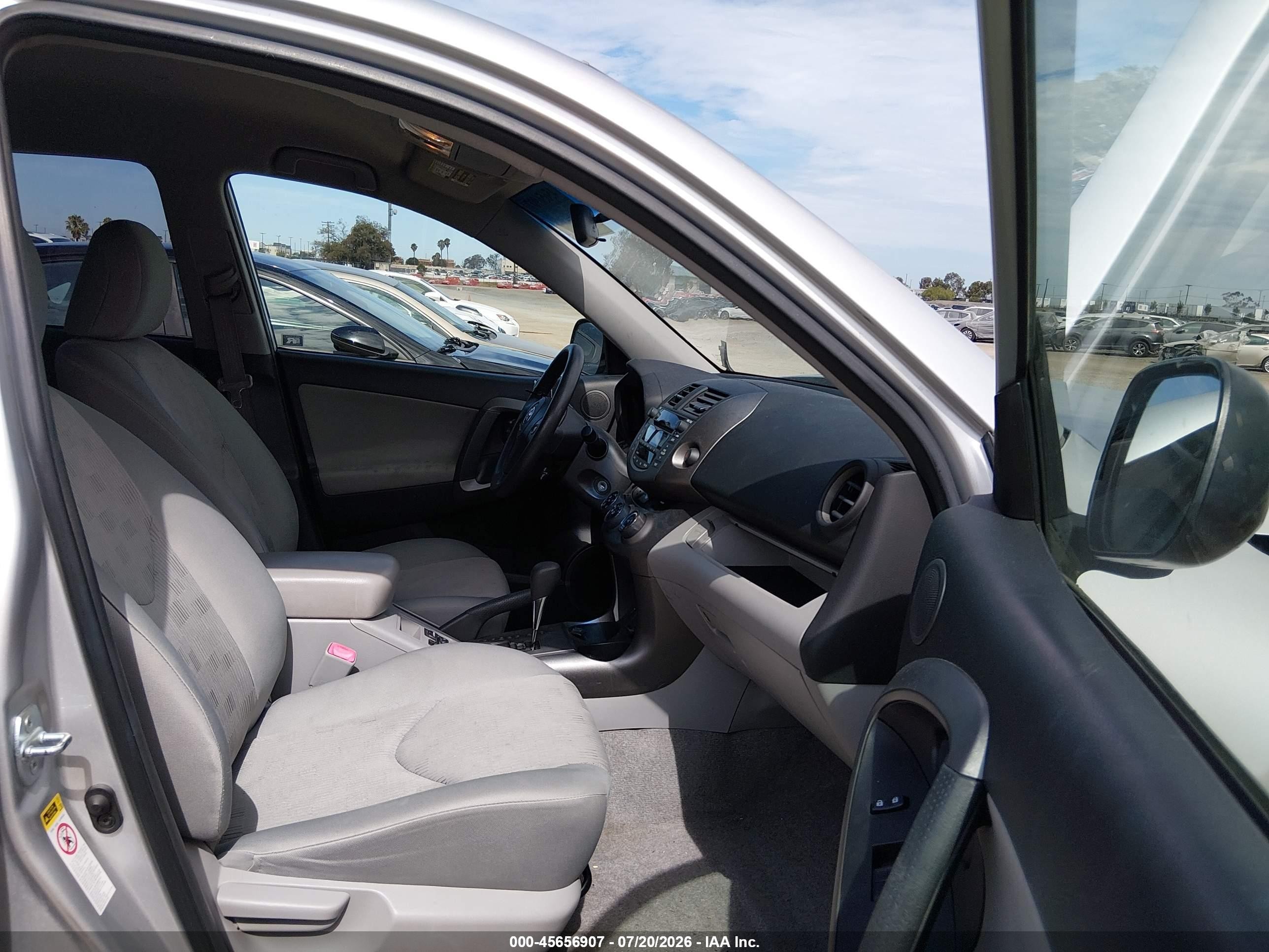 2010 Toyota Rav4   Серебряный vin: JTMKF4DV2A5027497