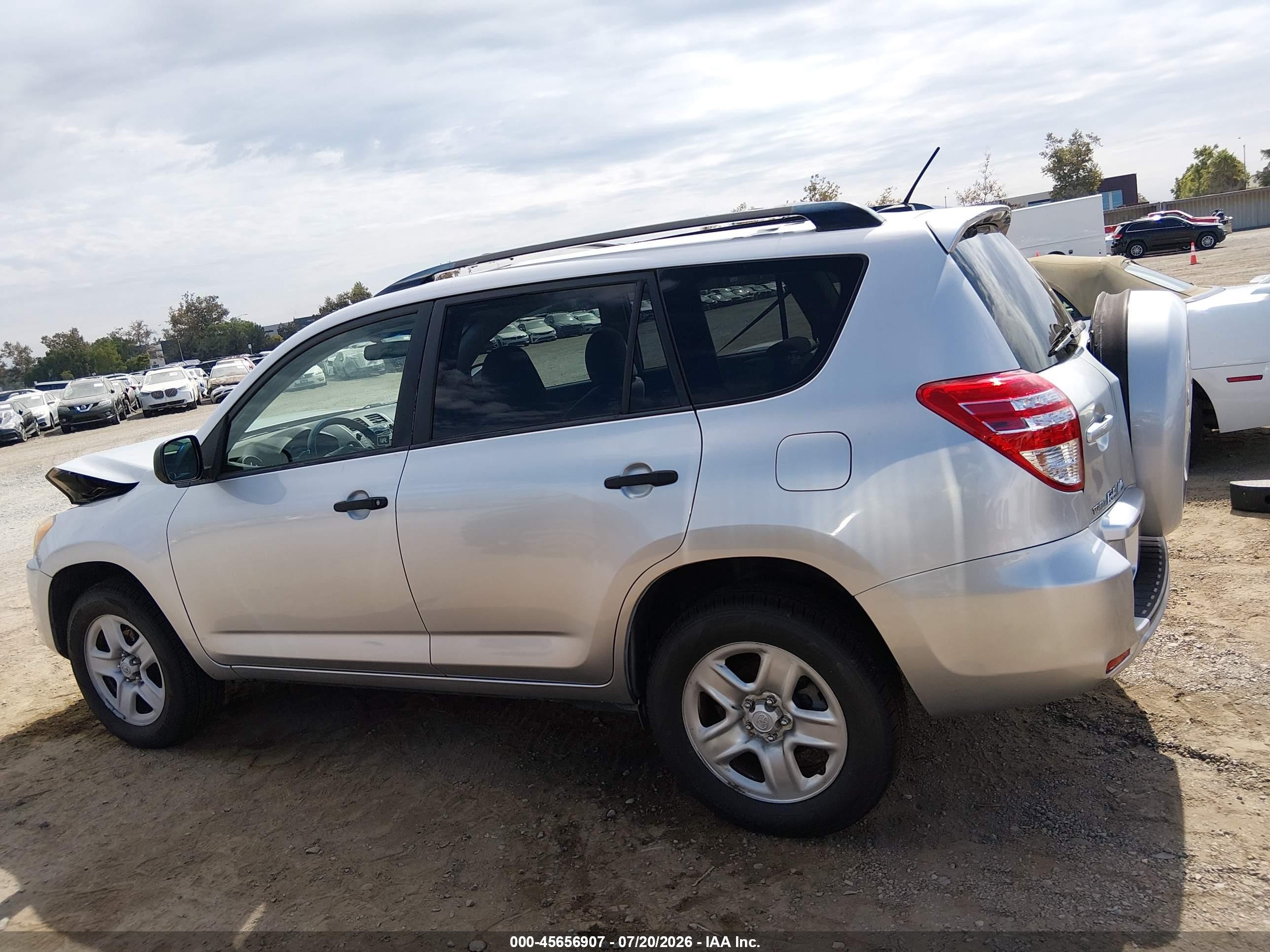 2010 Toyota Rav4   Серебряный vin: JTMKF4DV2A5027497