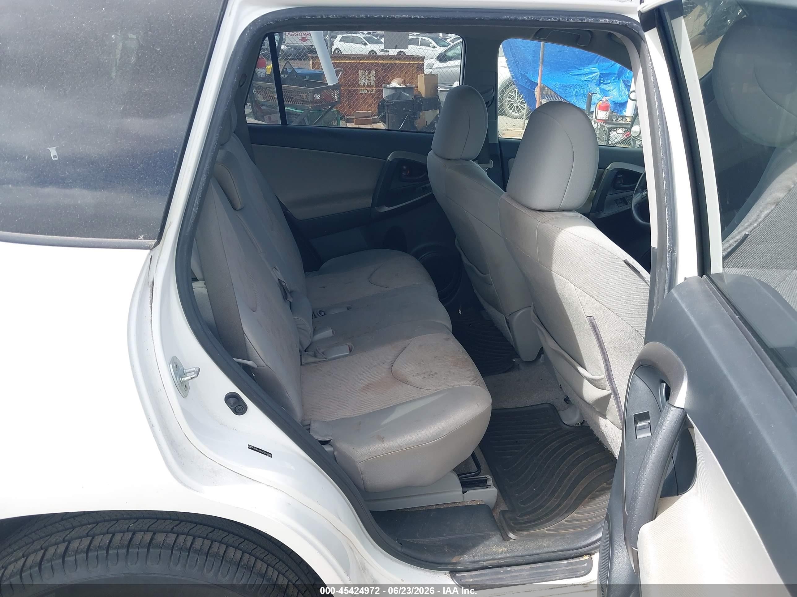 2012 Toyota Rav4   Белый vin: JTMKF4DV2C5048806
