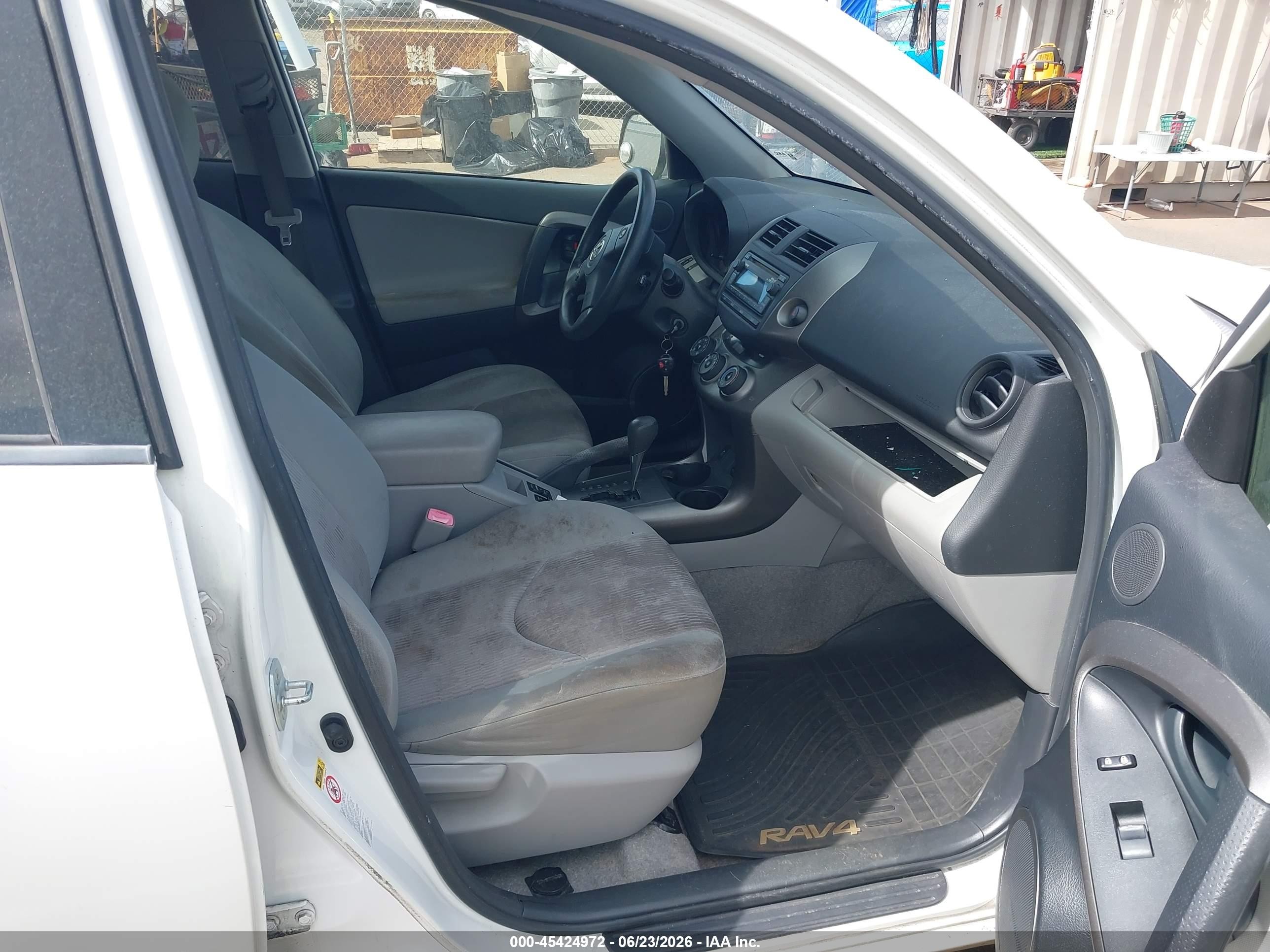 2012 Toyota Rav4   Белый vin: JTMKF4DV2C5048806