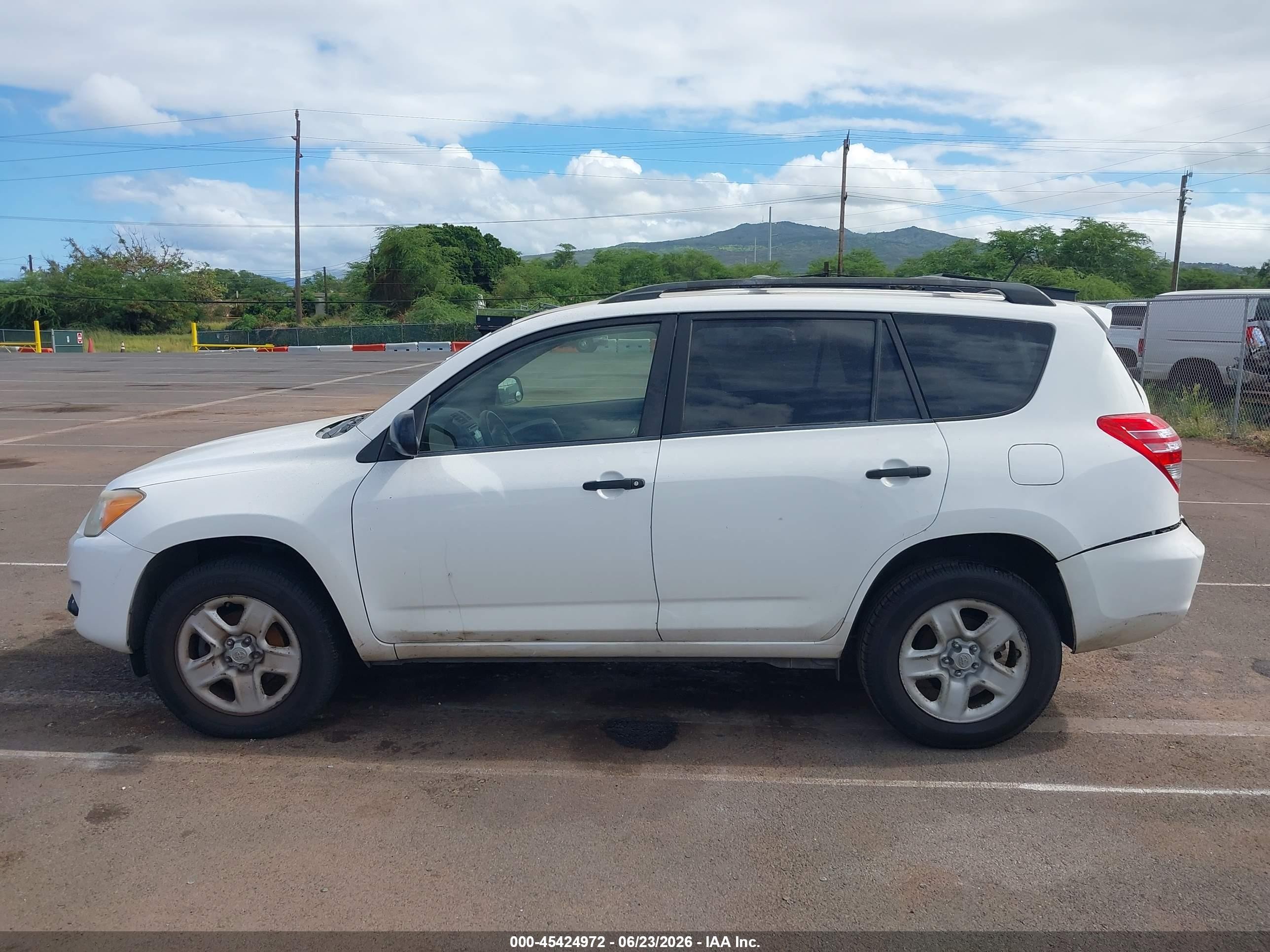 2012 Toyota Rav4   Белый vin: JTMKF4DV2C5048806