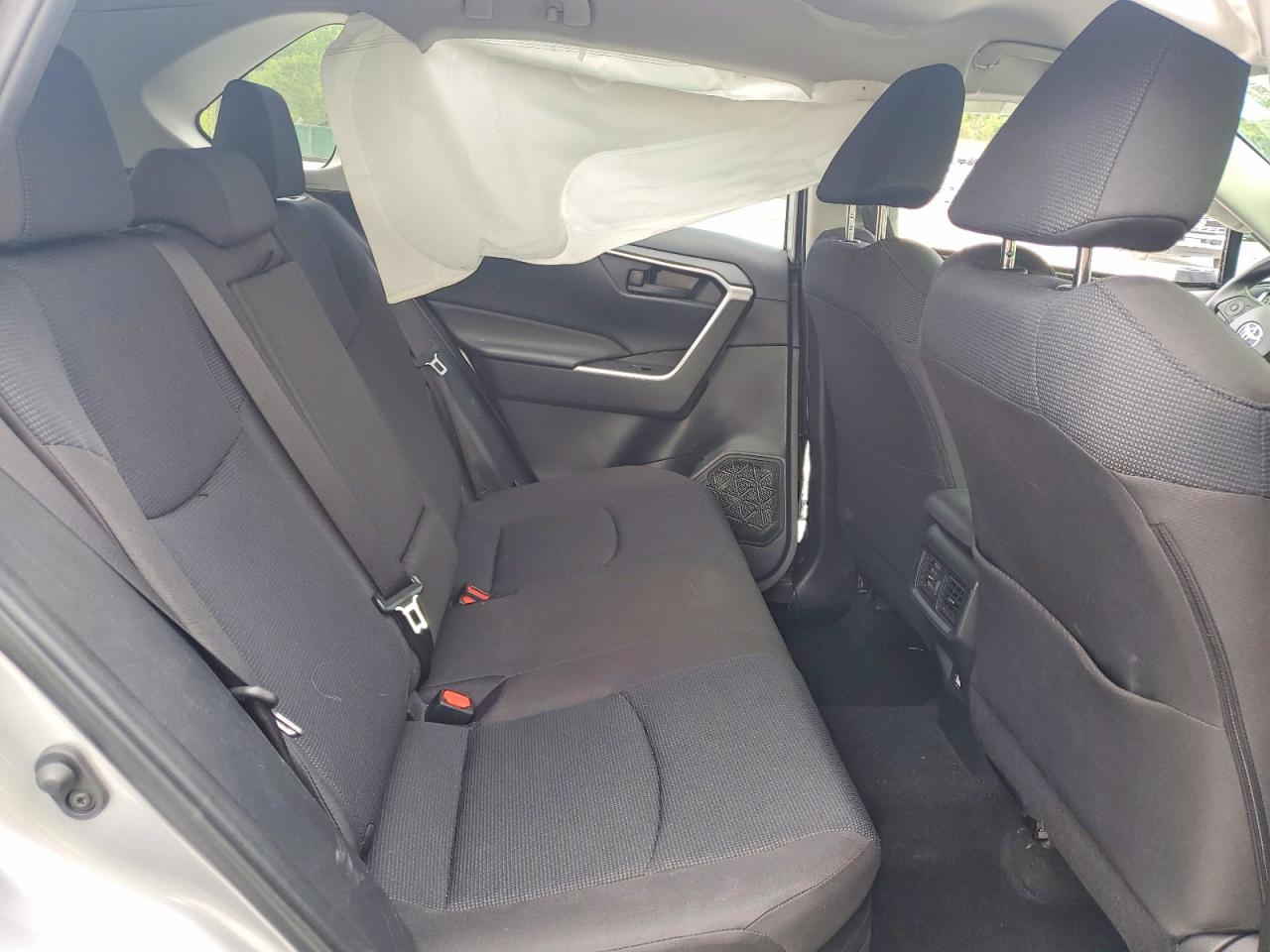 2024 Toyota Rav4 Le Серебряный vin: JTMLWRFV0RD238827