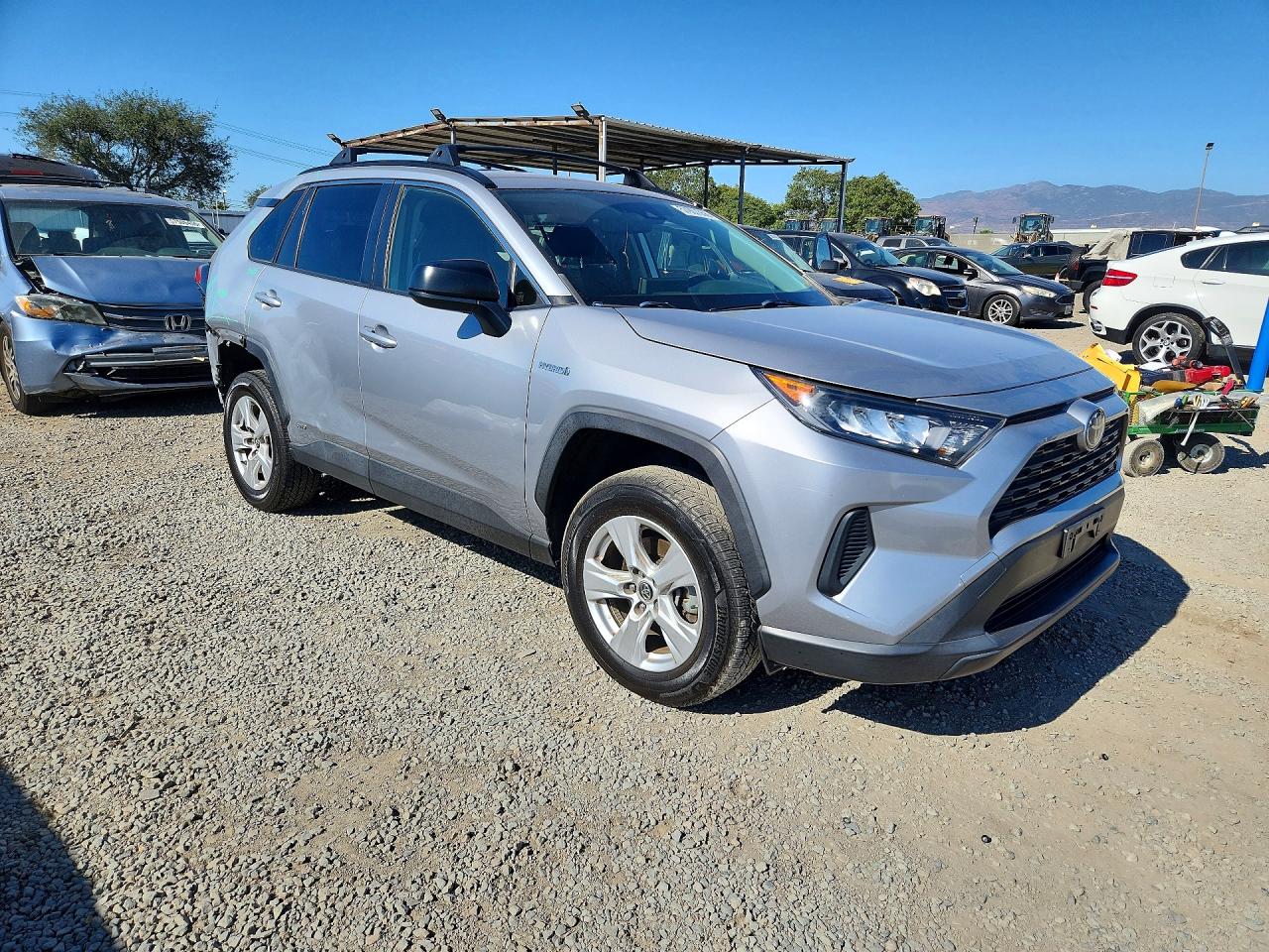 2019 Toyota Rav4 Le Silver vin: JTMLWRFV2KD026324