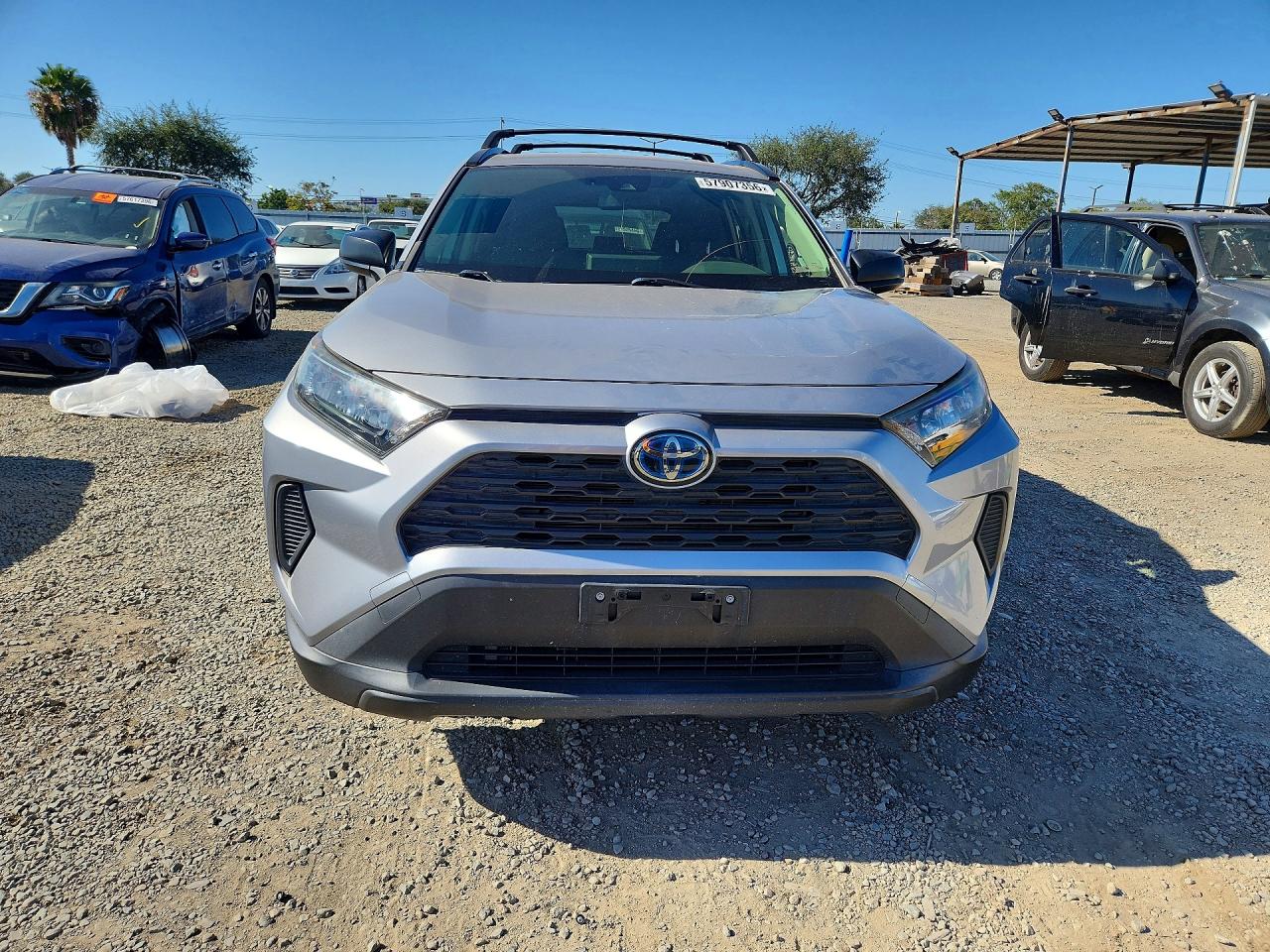 2019 Toyota Rav4 Le Silver vin: JTMLWRFV2KD026324
