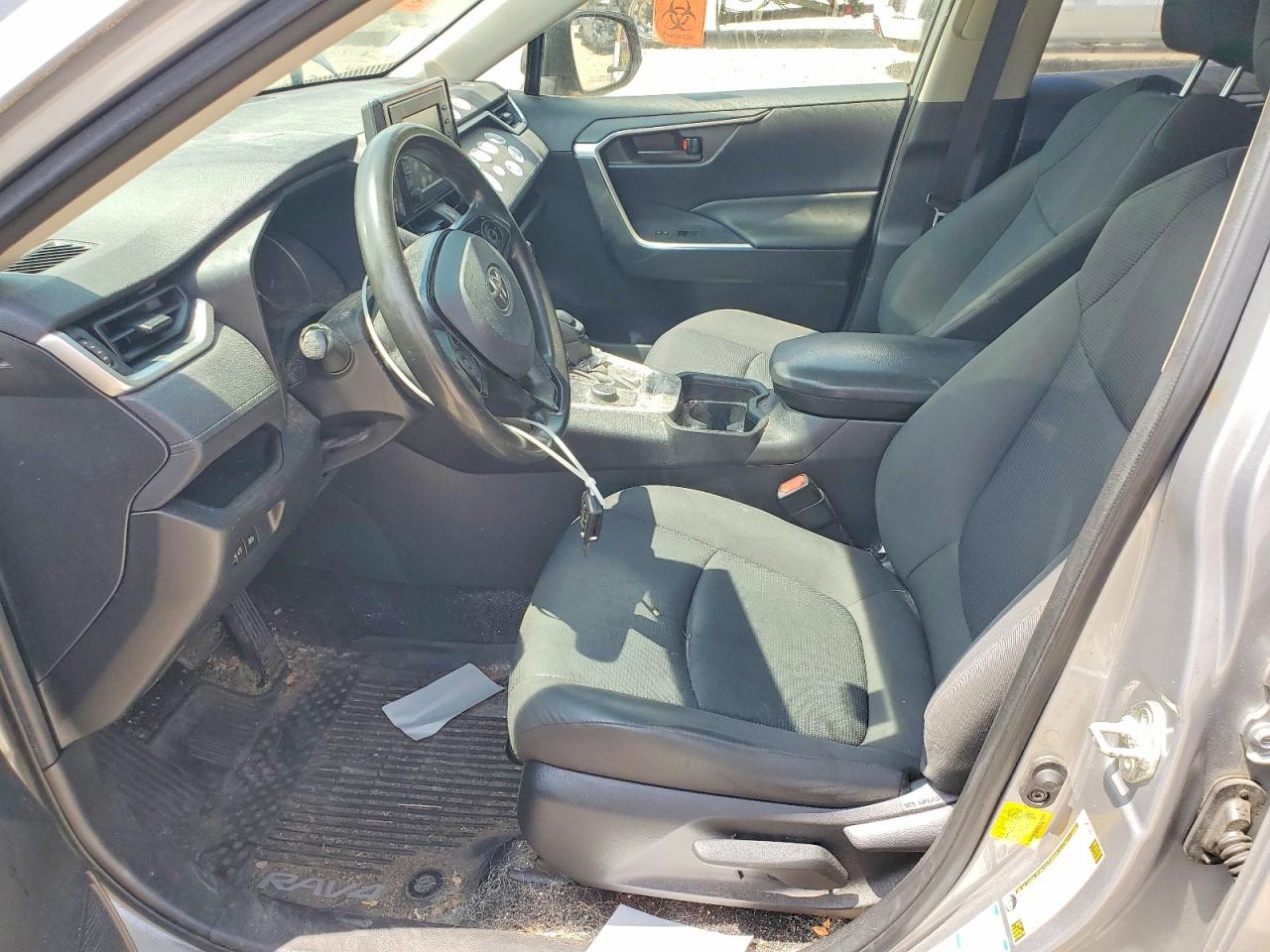 2019 Toyota Rav4 Le Серебряный vin: JTMLWRFV6KD015732