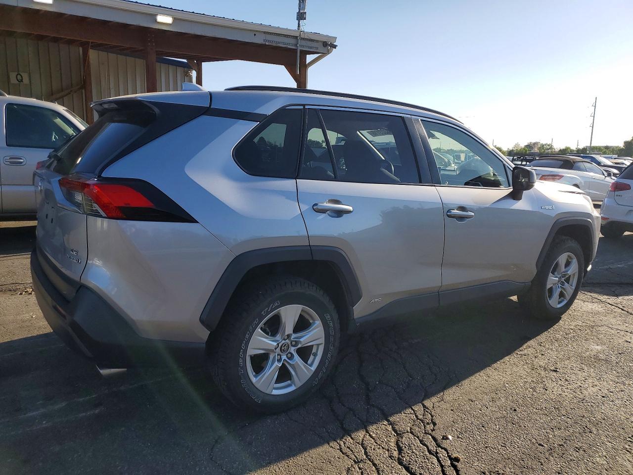 2019 Toyota Rav4 Le Silver vin: JTMLWRFV6KD023040
