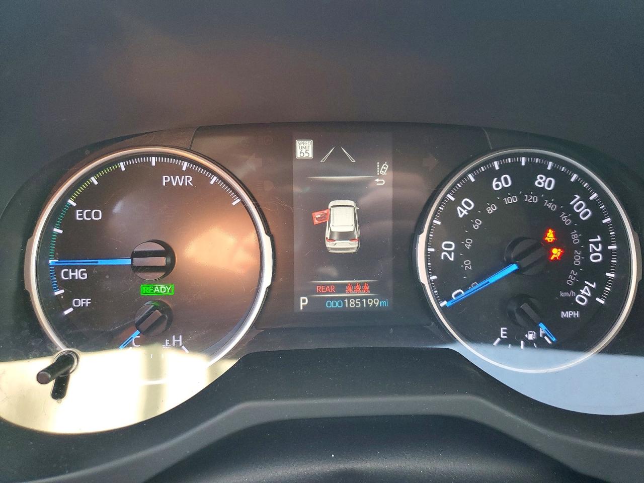 2019 Toyota Rav4 Le Silver vin: JTMLWRFV6KD023040